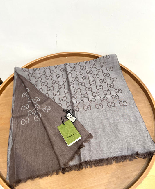 Gucci 深灰色 雙面頸巾