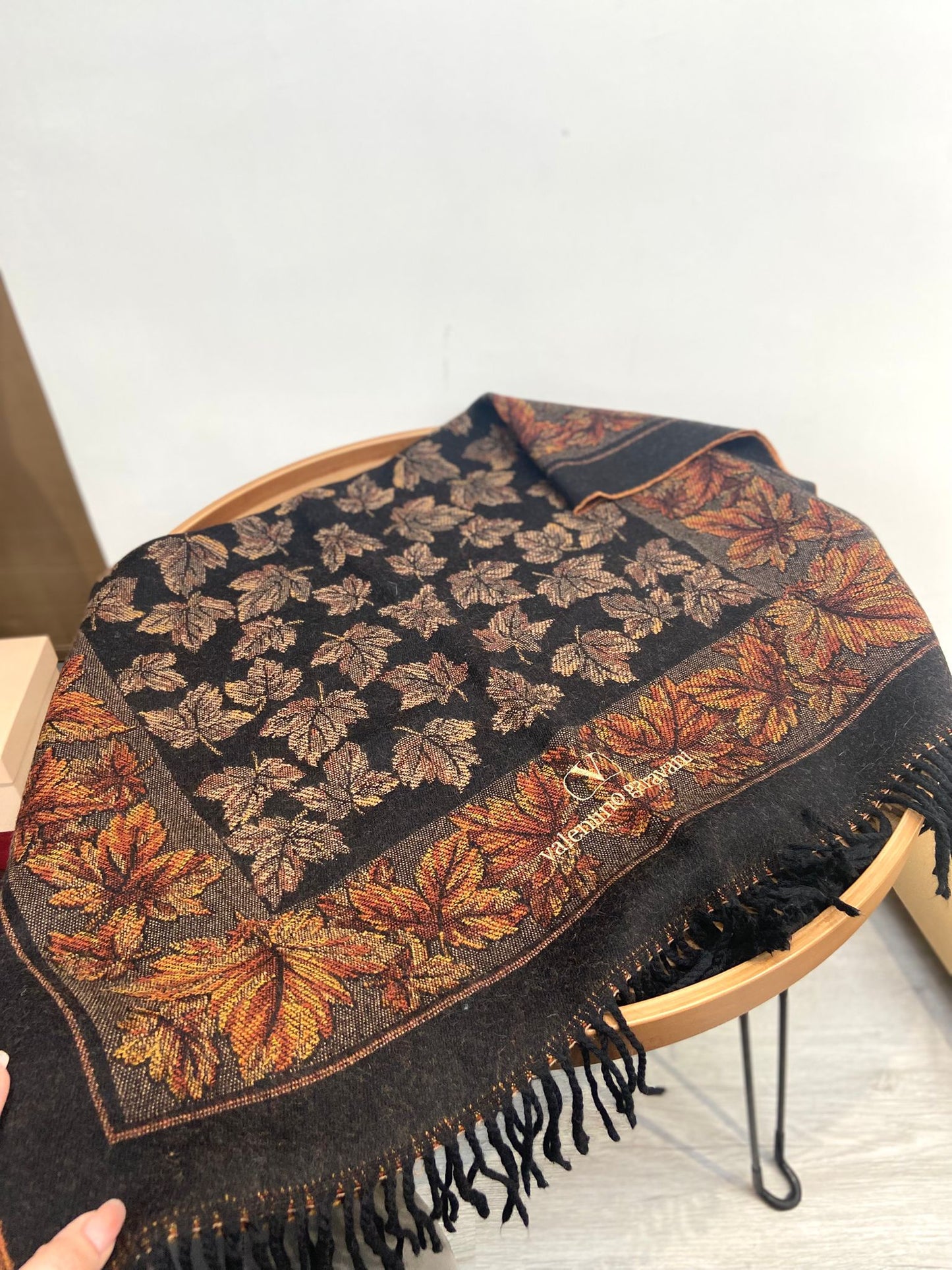 Valentino 楓葉圖案大披肩