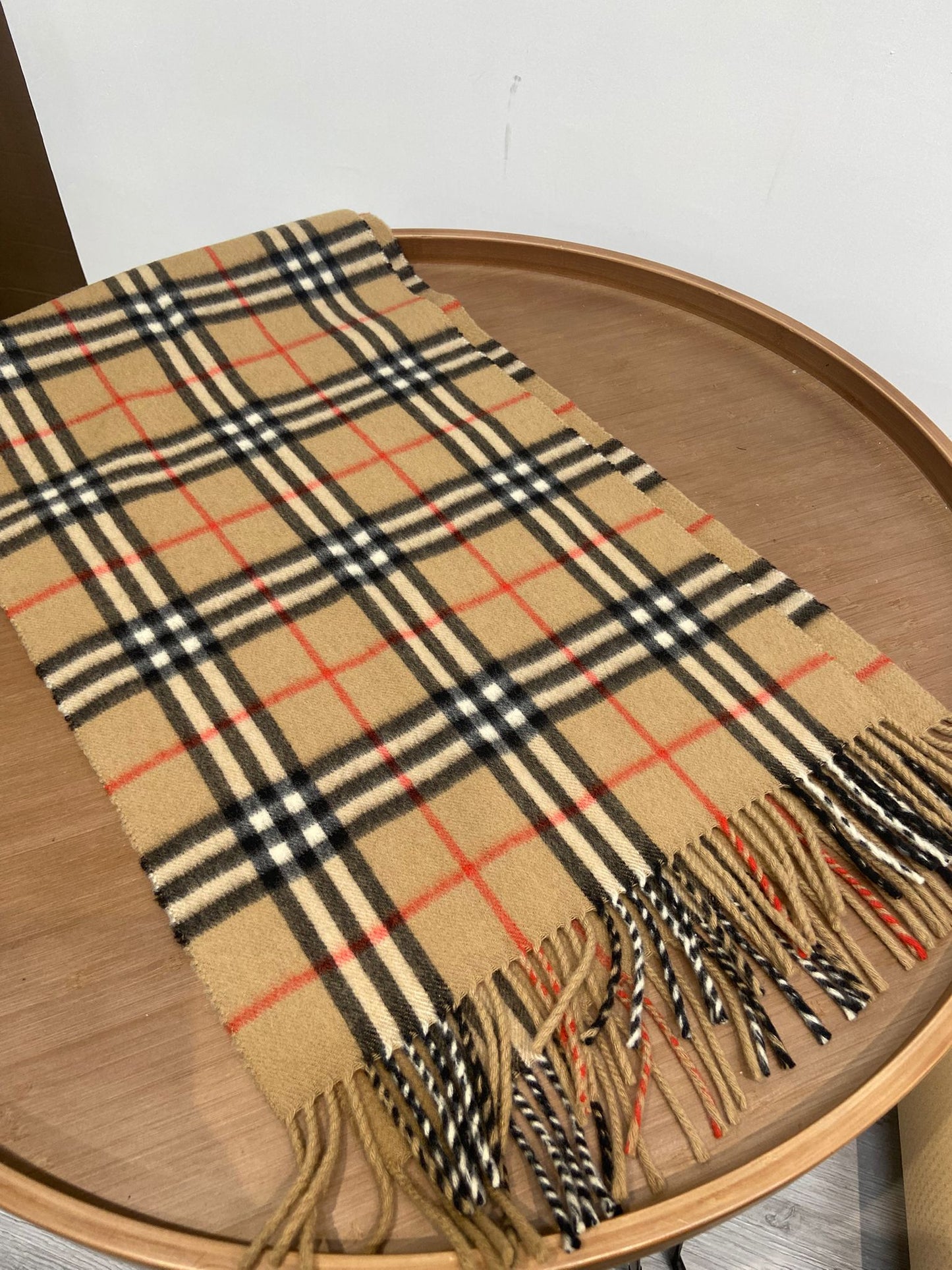 Burberry 駝色格仔羊絨頸巾