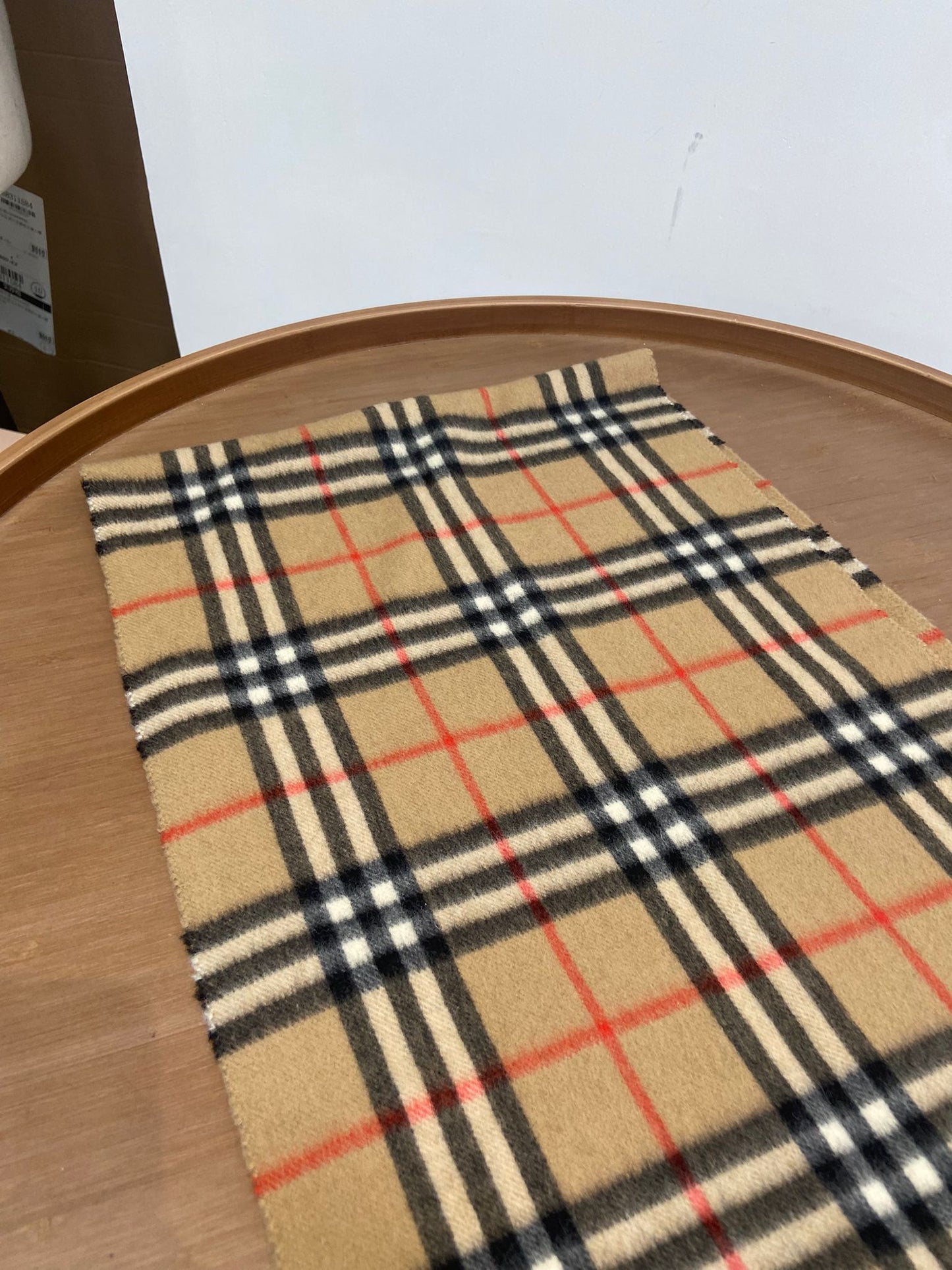 Burberry 駝色格仔羊絨頸巾