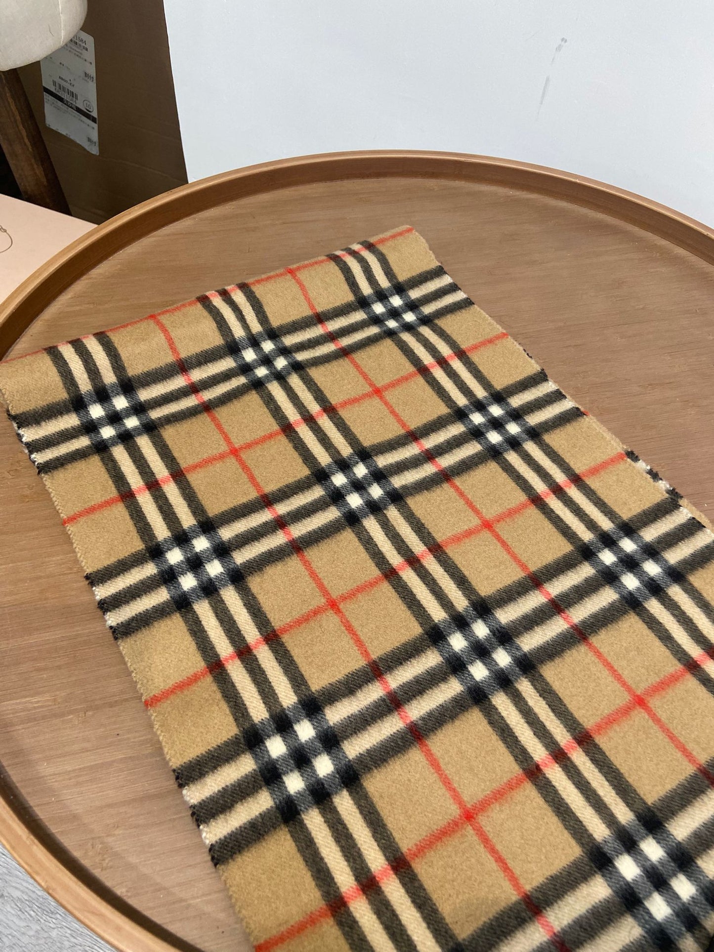 Burberry 駝色格仔羊絨頸巾