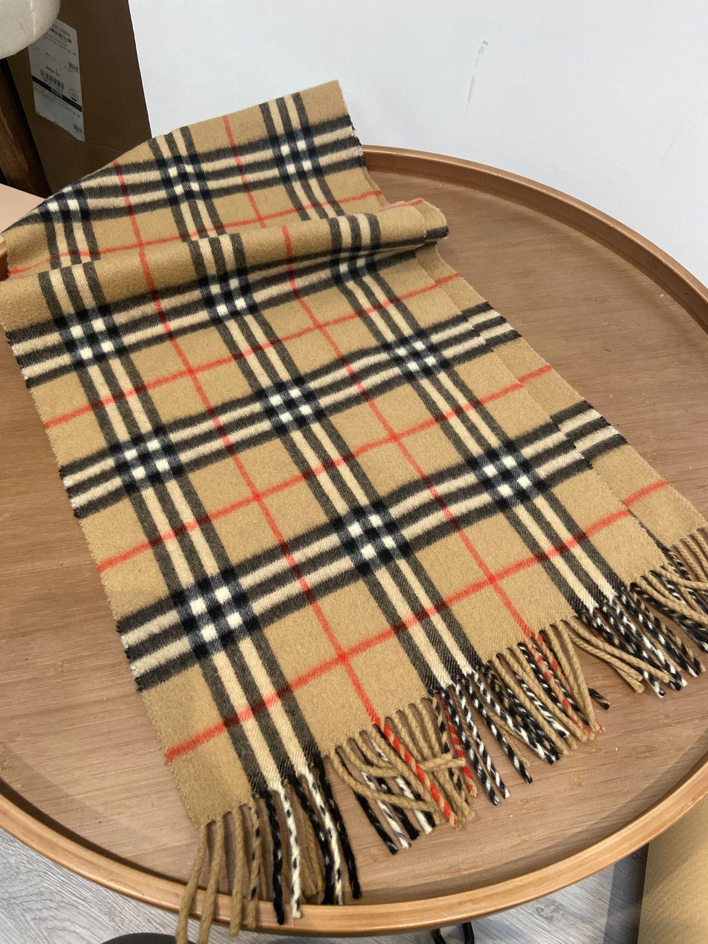 Burberry 駝色格仔羊絨頸巾