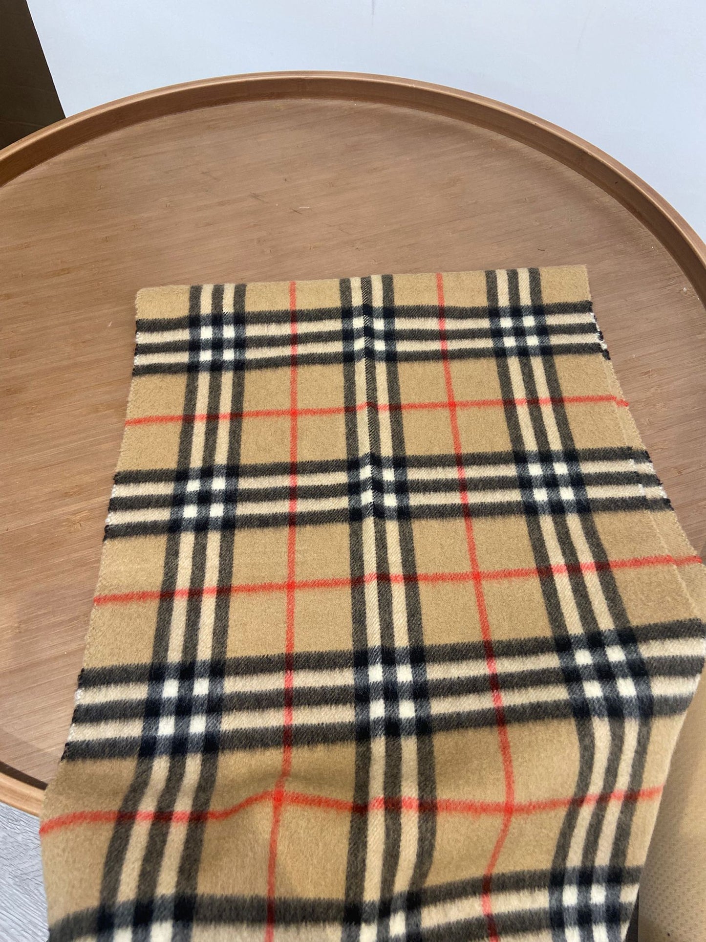 Burberry 駝色格仔羊絨頸巾