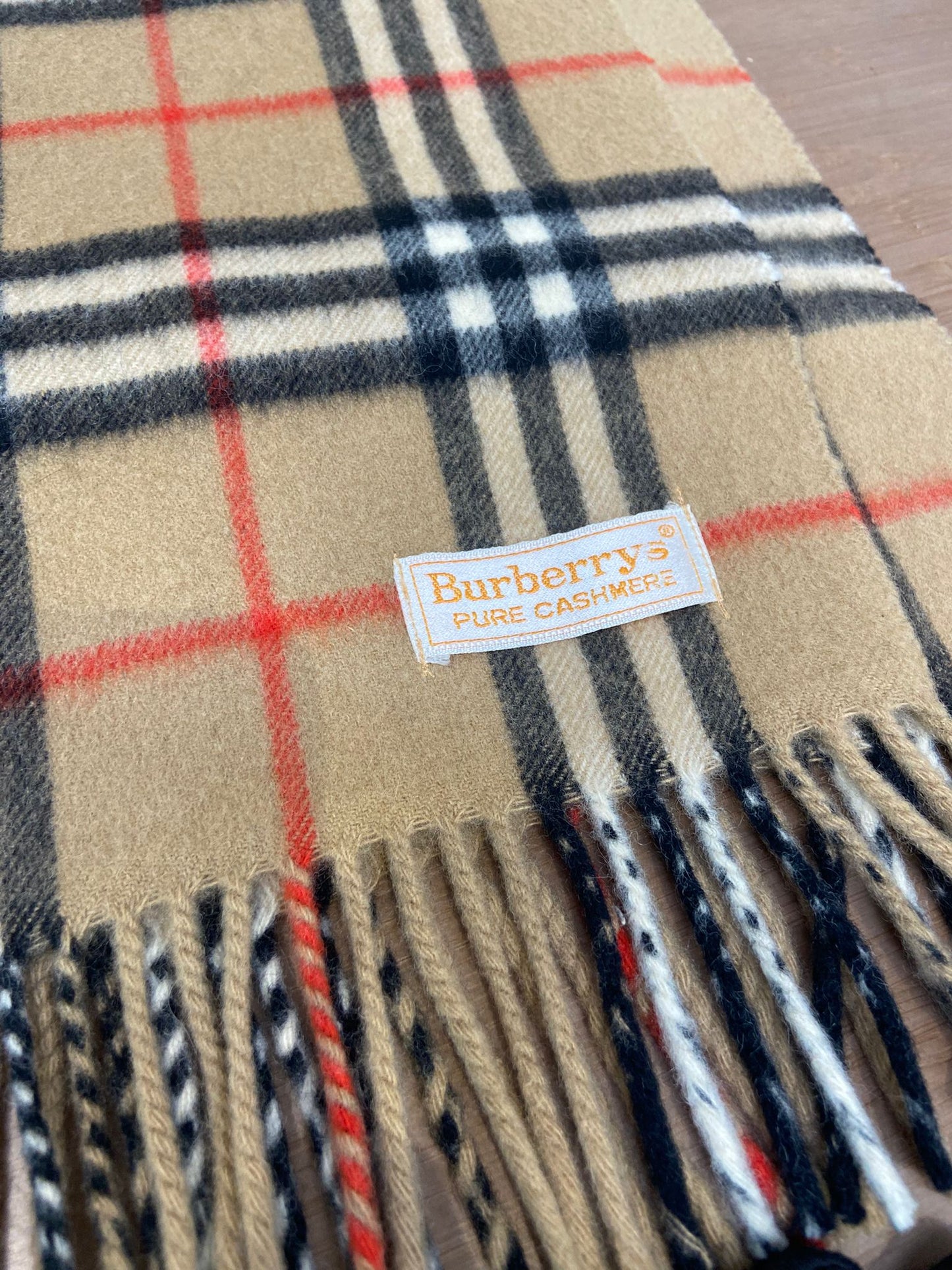 Burberry 駝色格仔羊絨頸巾