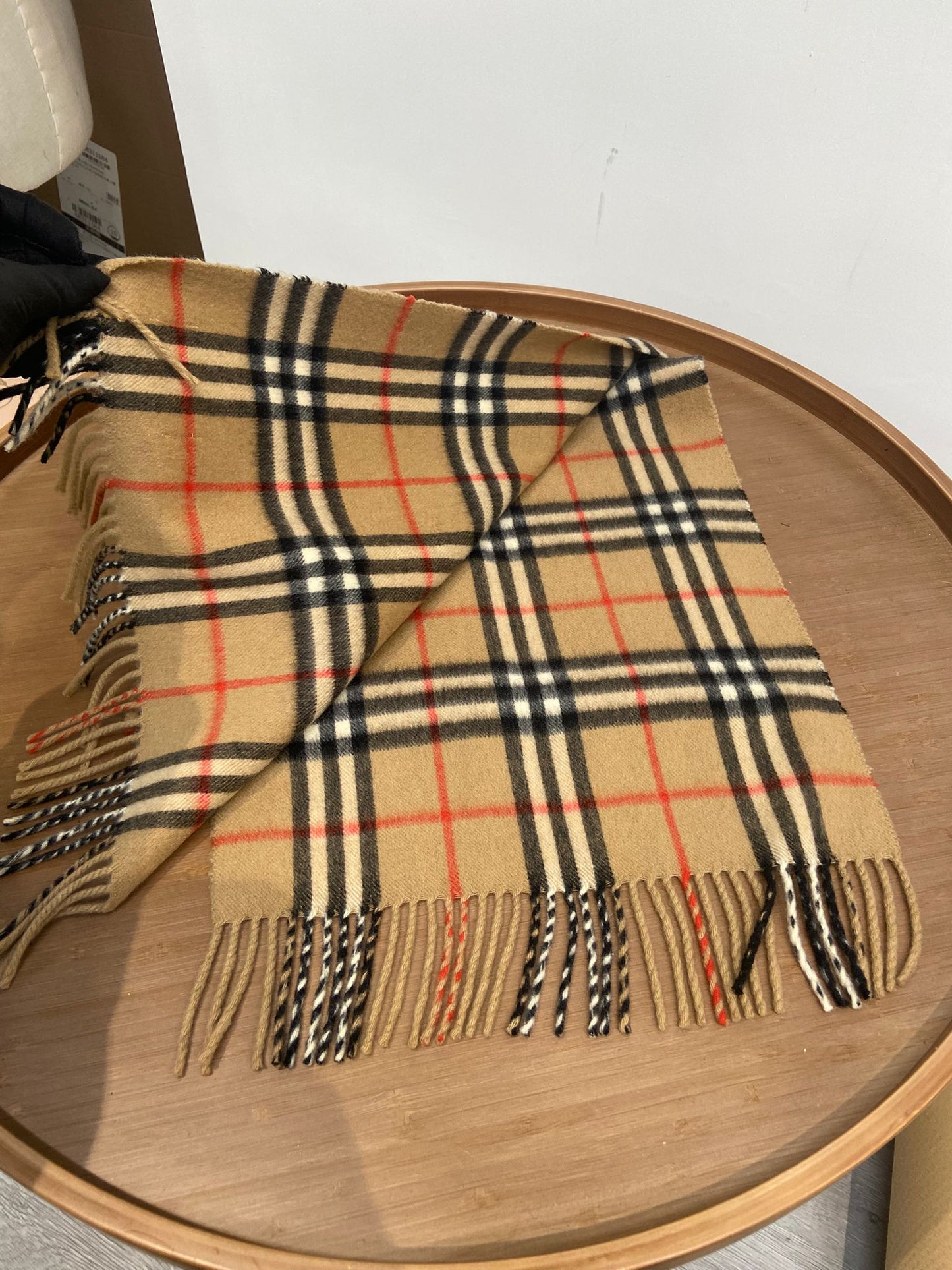 Burberry 駝色格仔羊絨頸巾