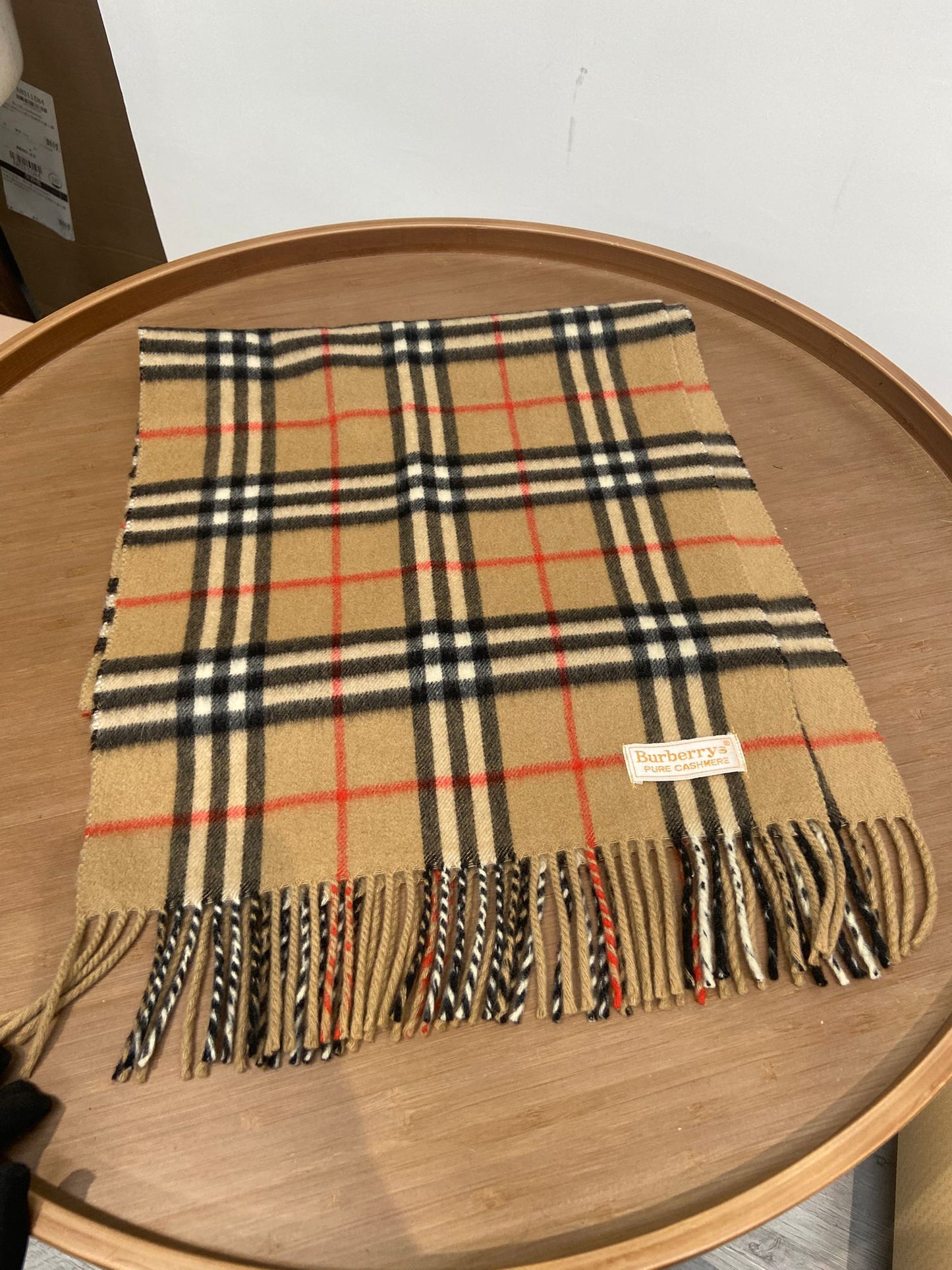 Burberry 駝色格仔羊絨頸巾