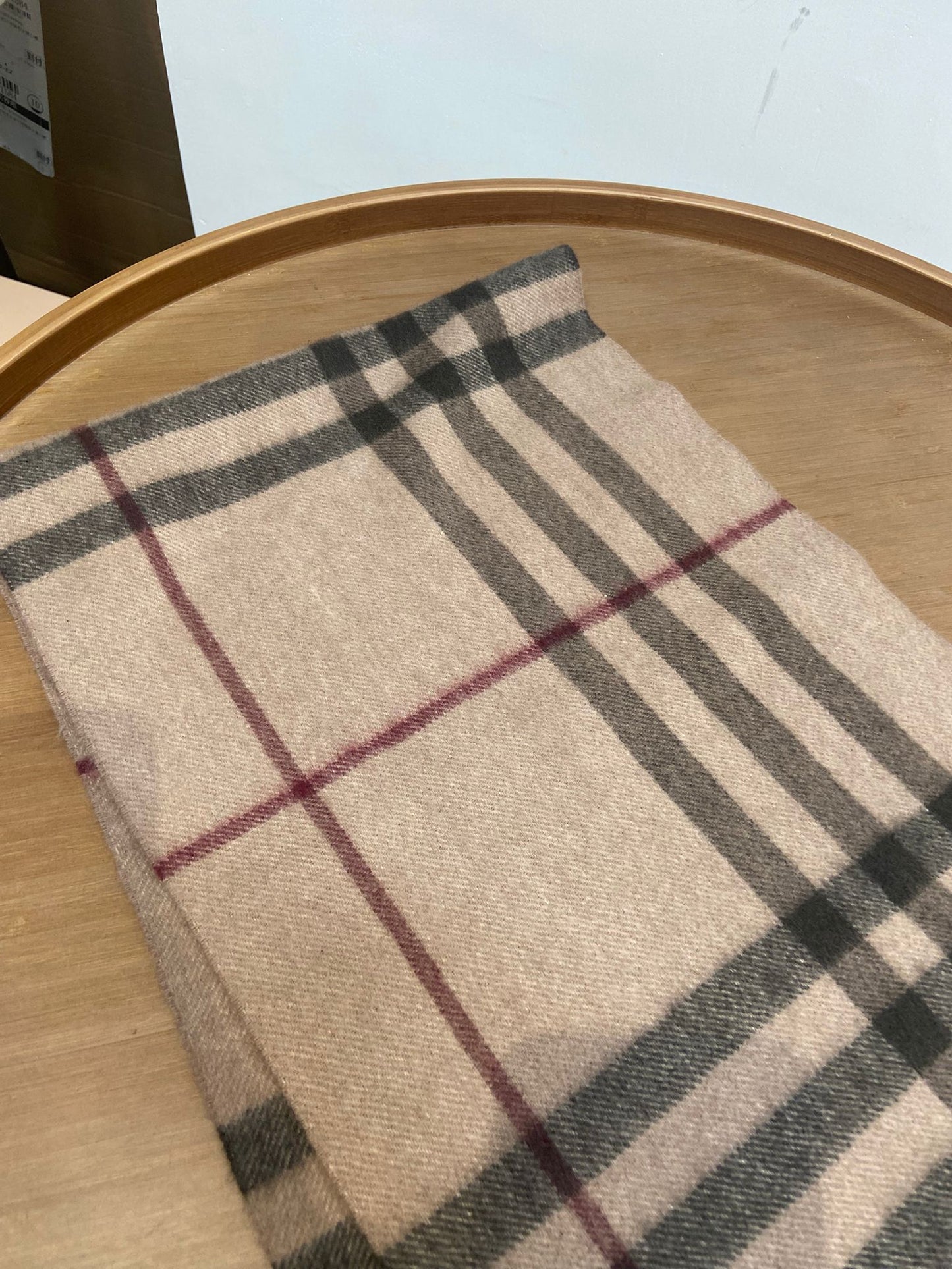 Burberry 奶茶啡 大格羊絨圍巾