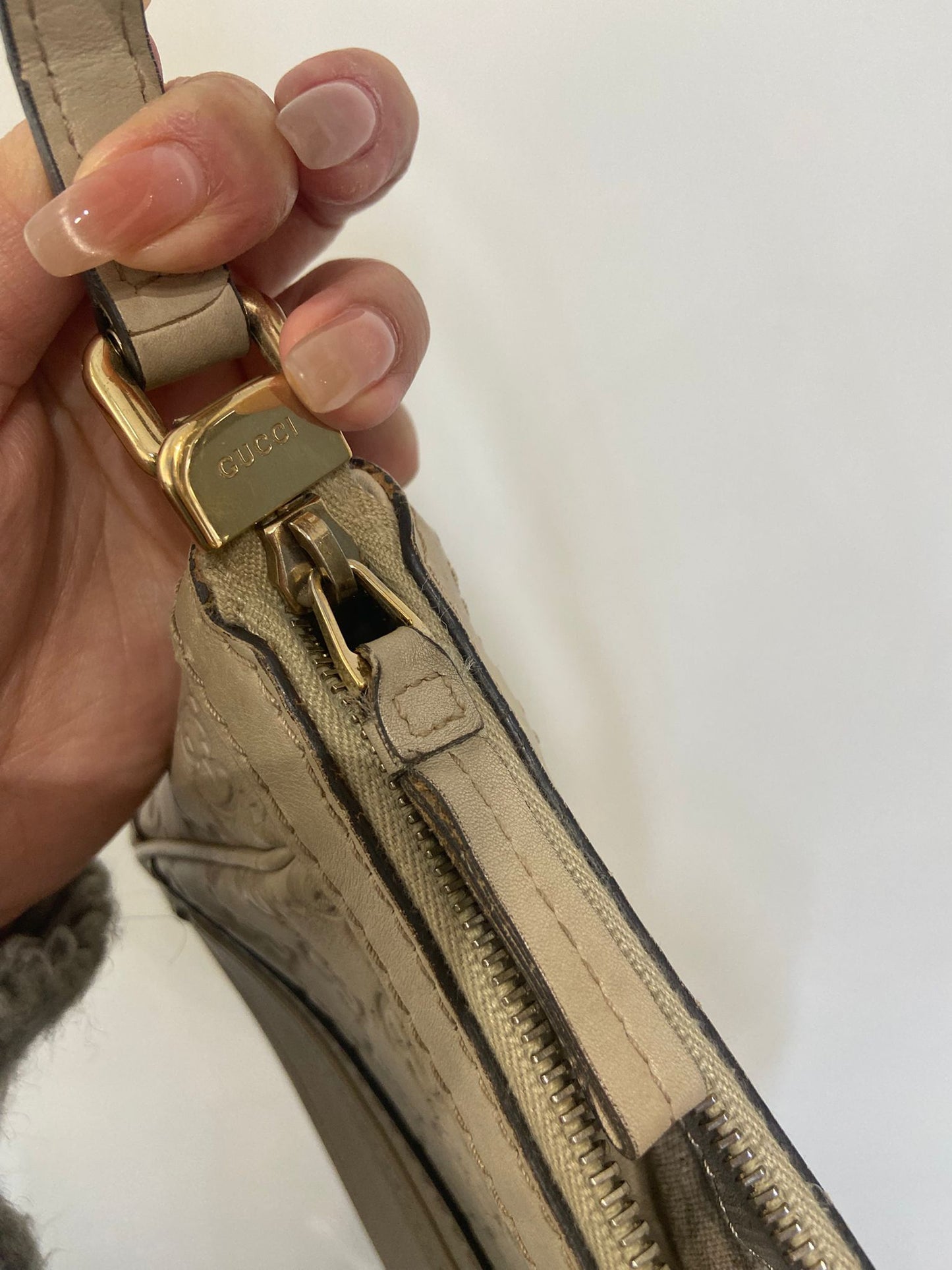 GUCCI 灰白色腋下包