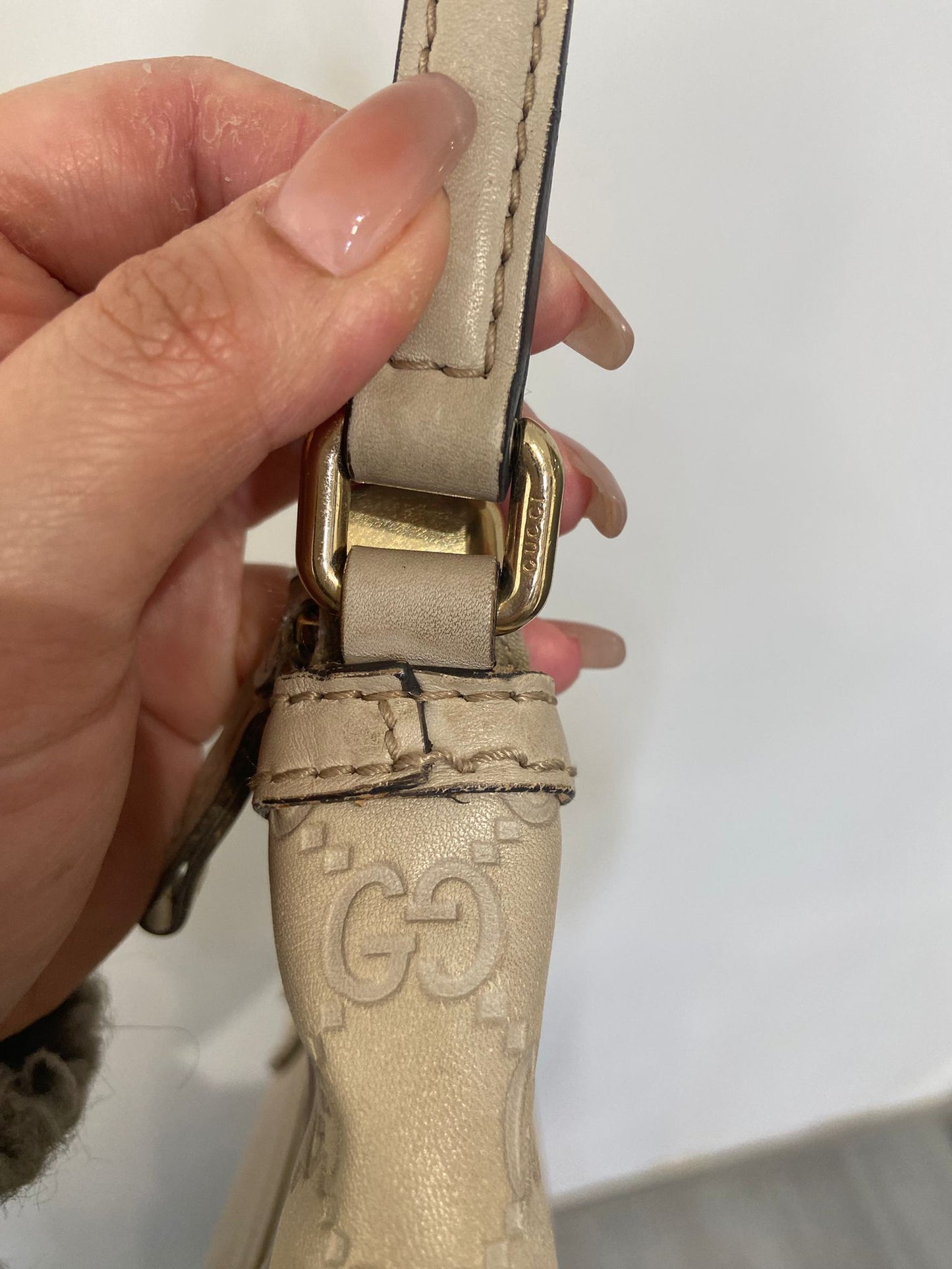 GUCCI 灰白色腋下包