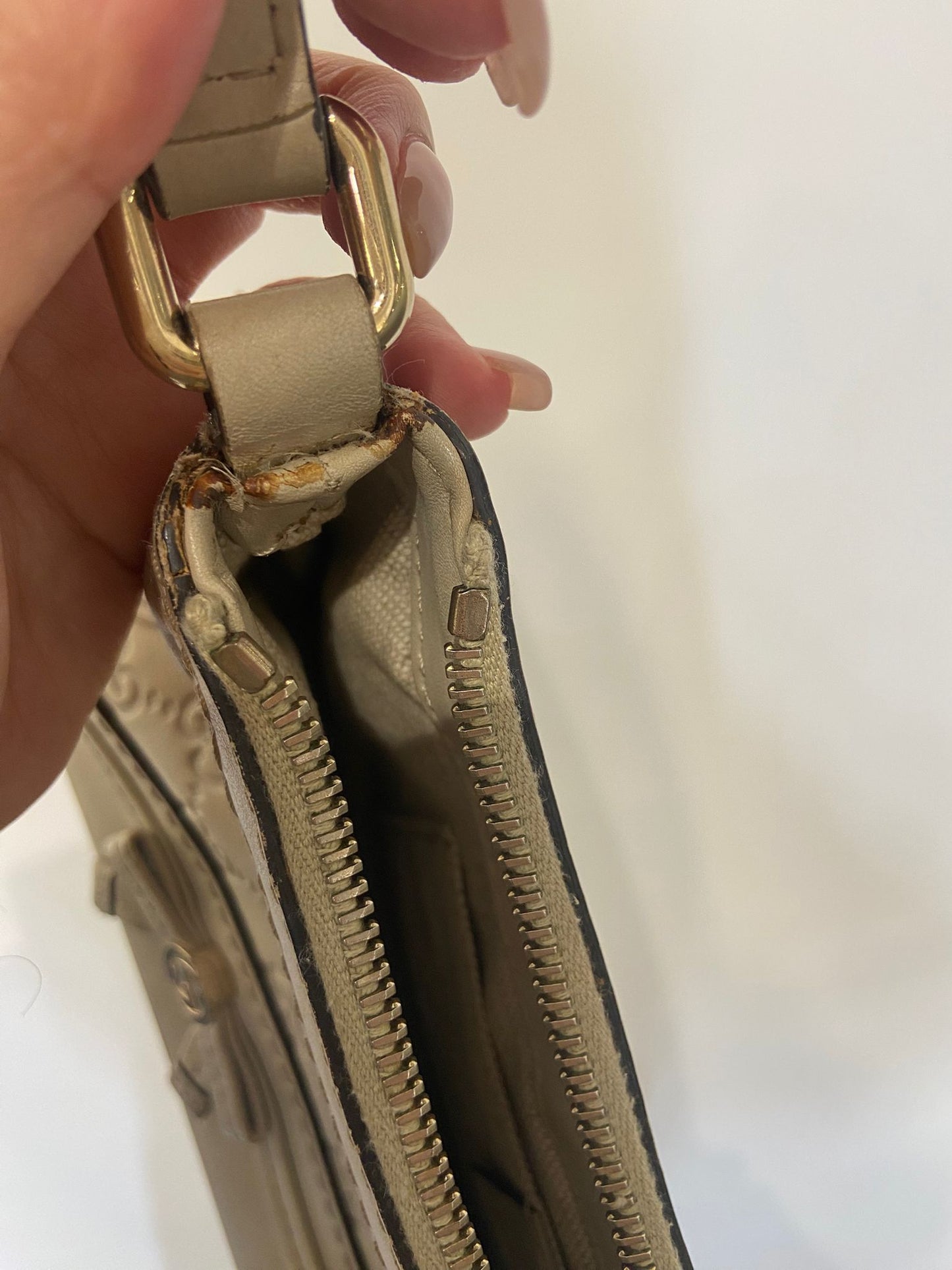 GUCCI 灰白色腋下包
