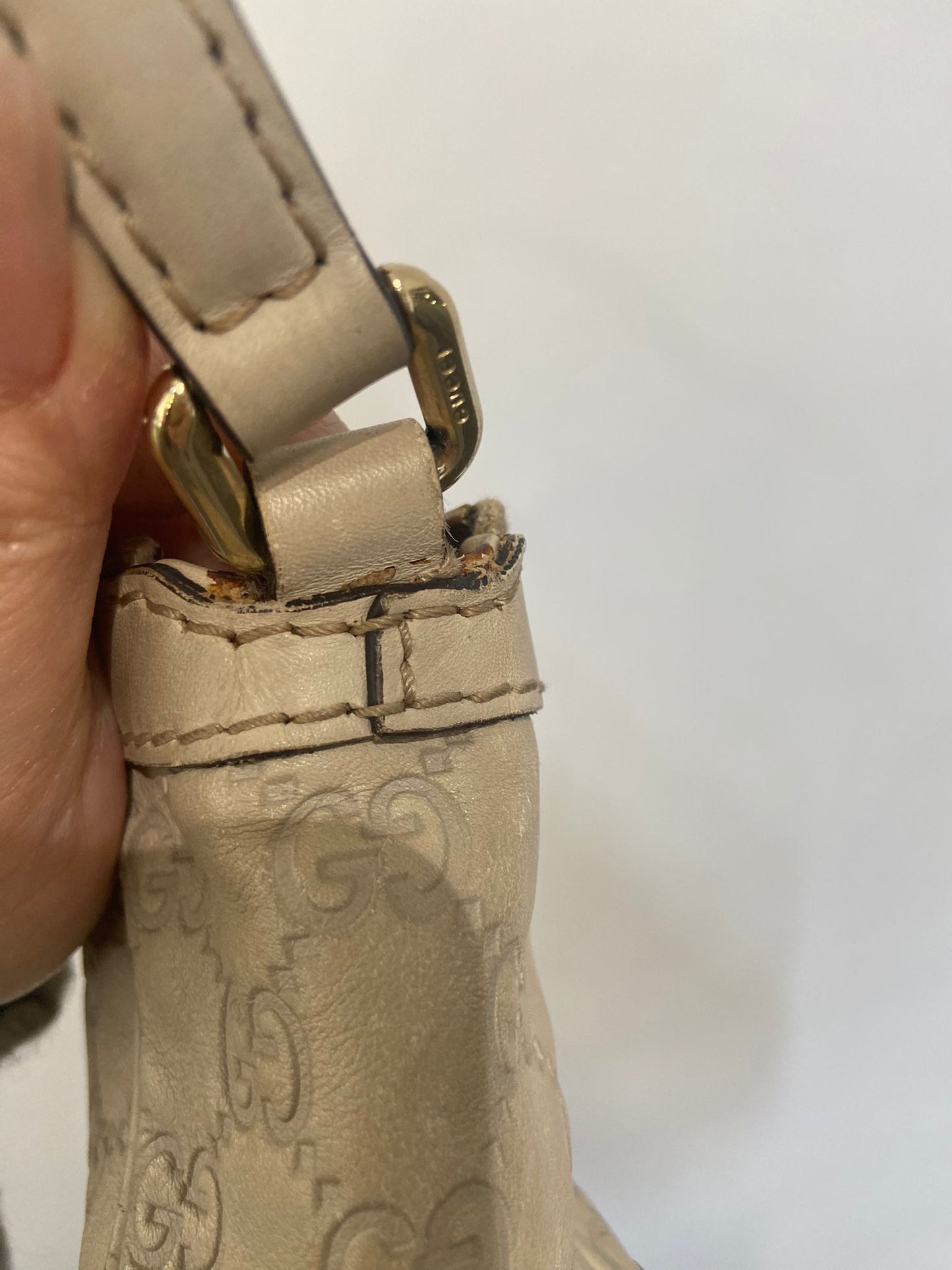 GUCCI 灰白色腋下包