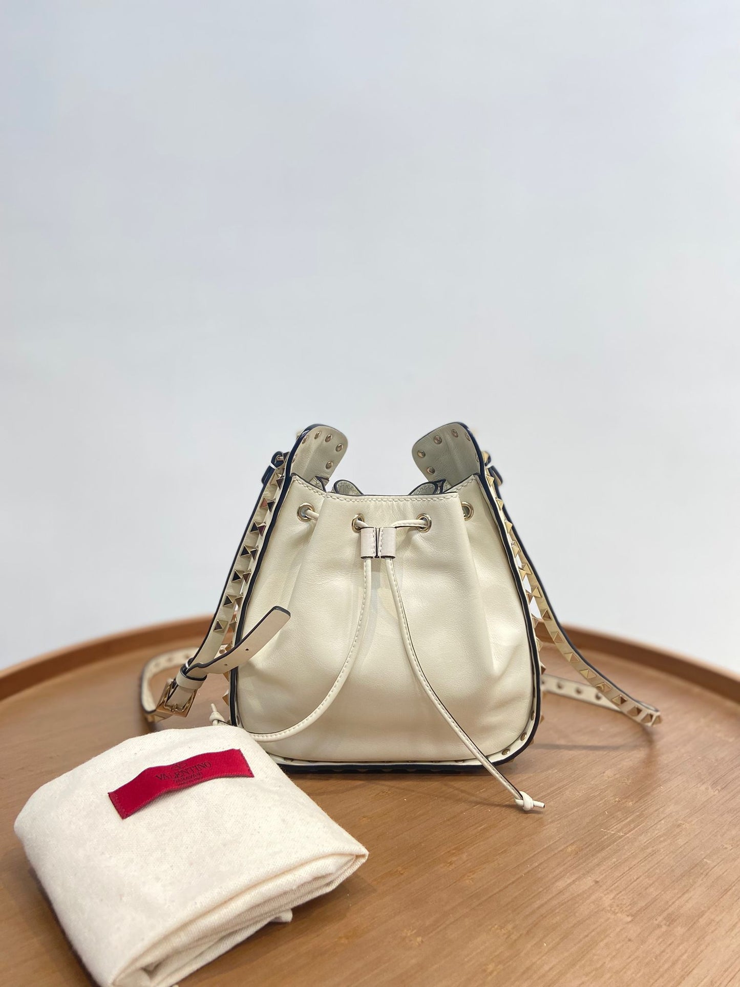Valentino 索繩斜孭袋
