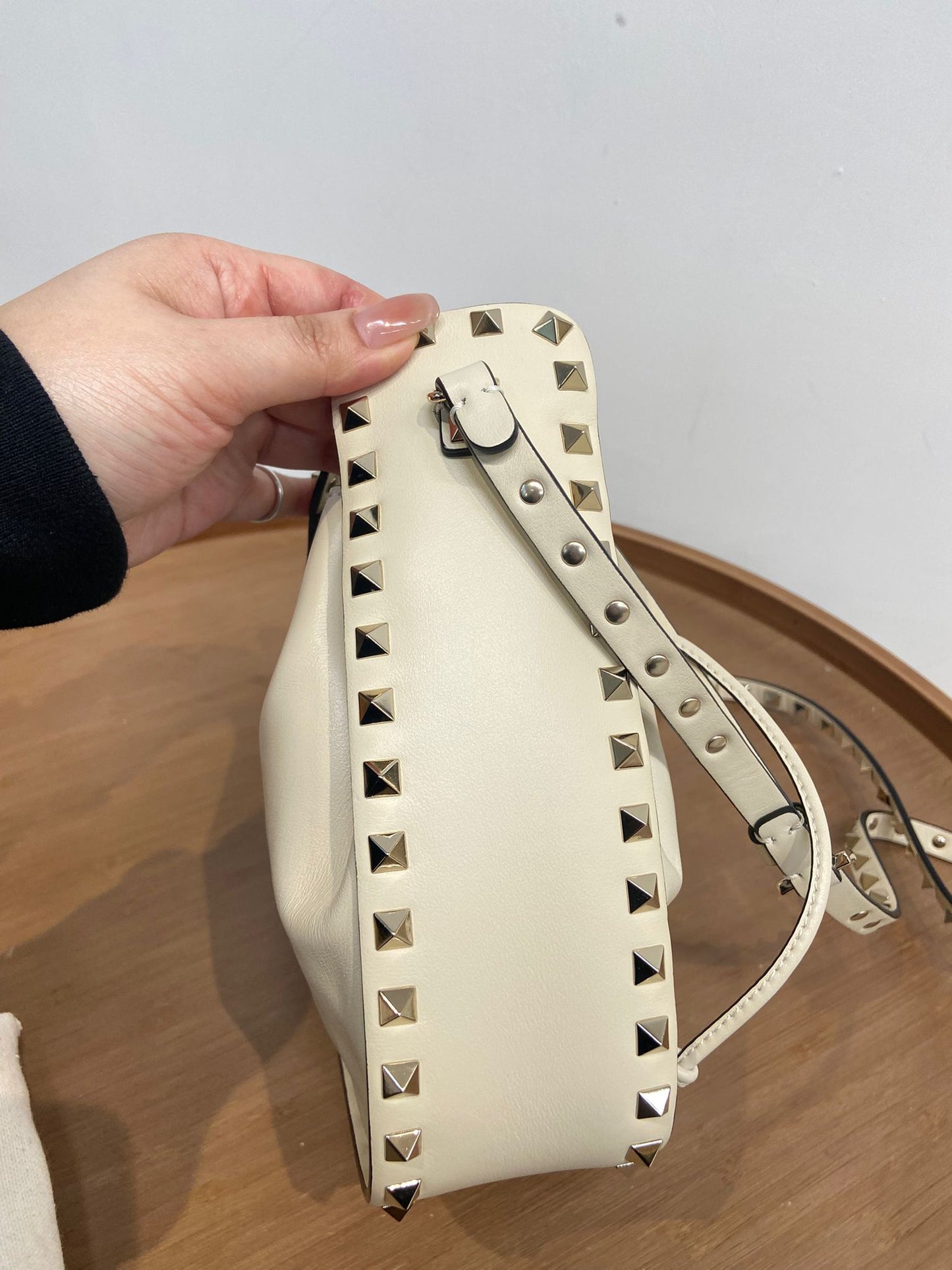 Valentino 索繩斜孭袋