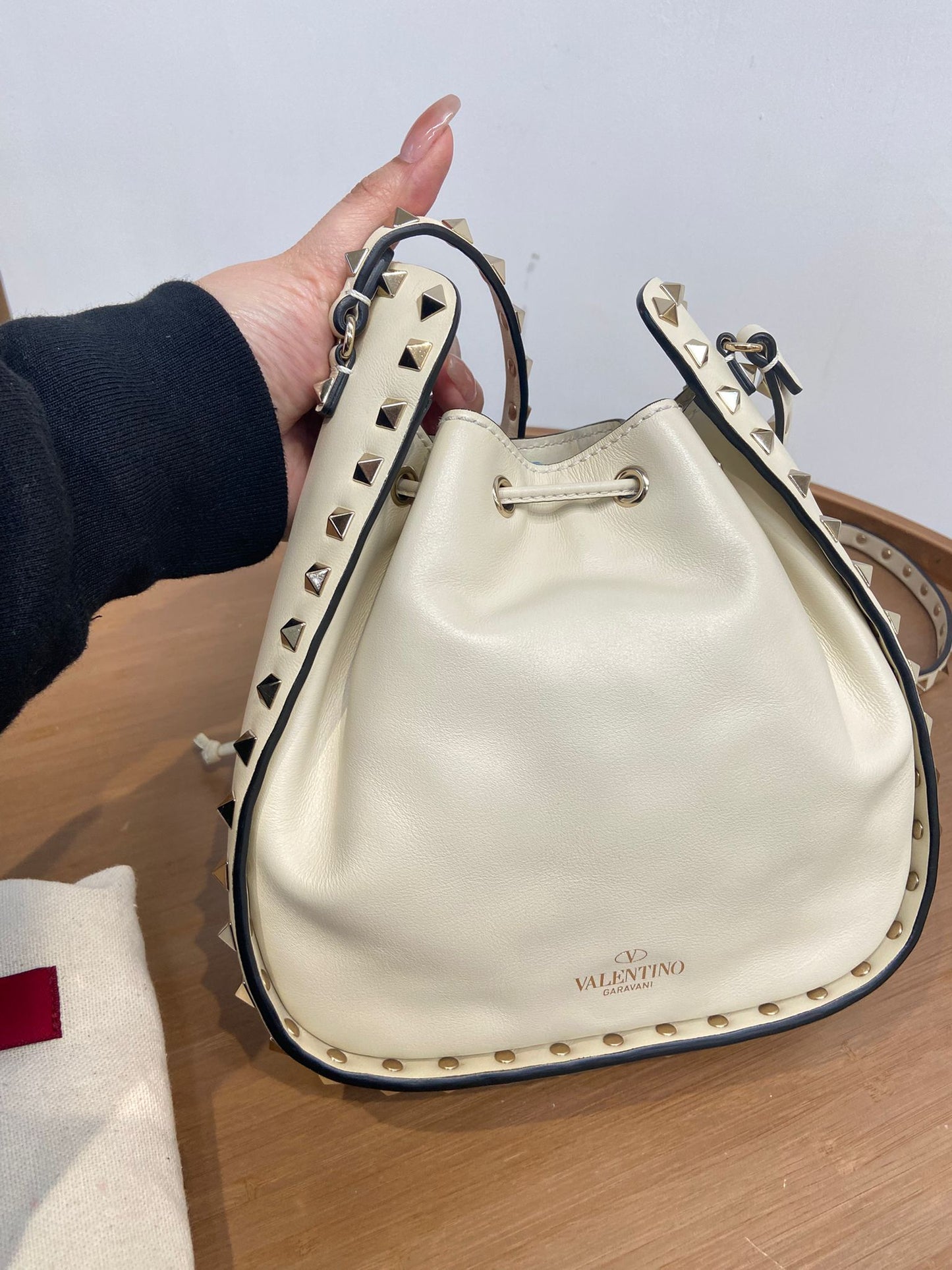 Valentino 索繩斜孭袋