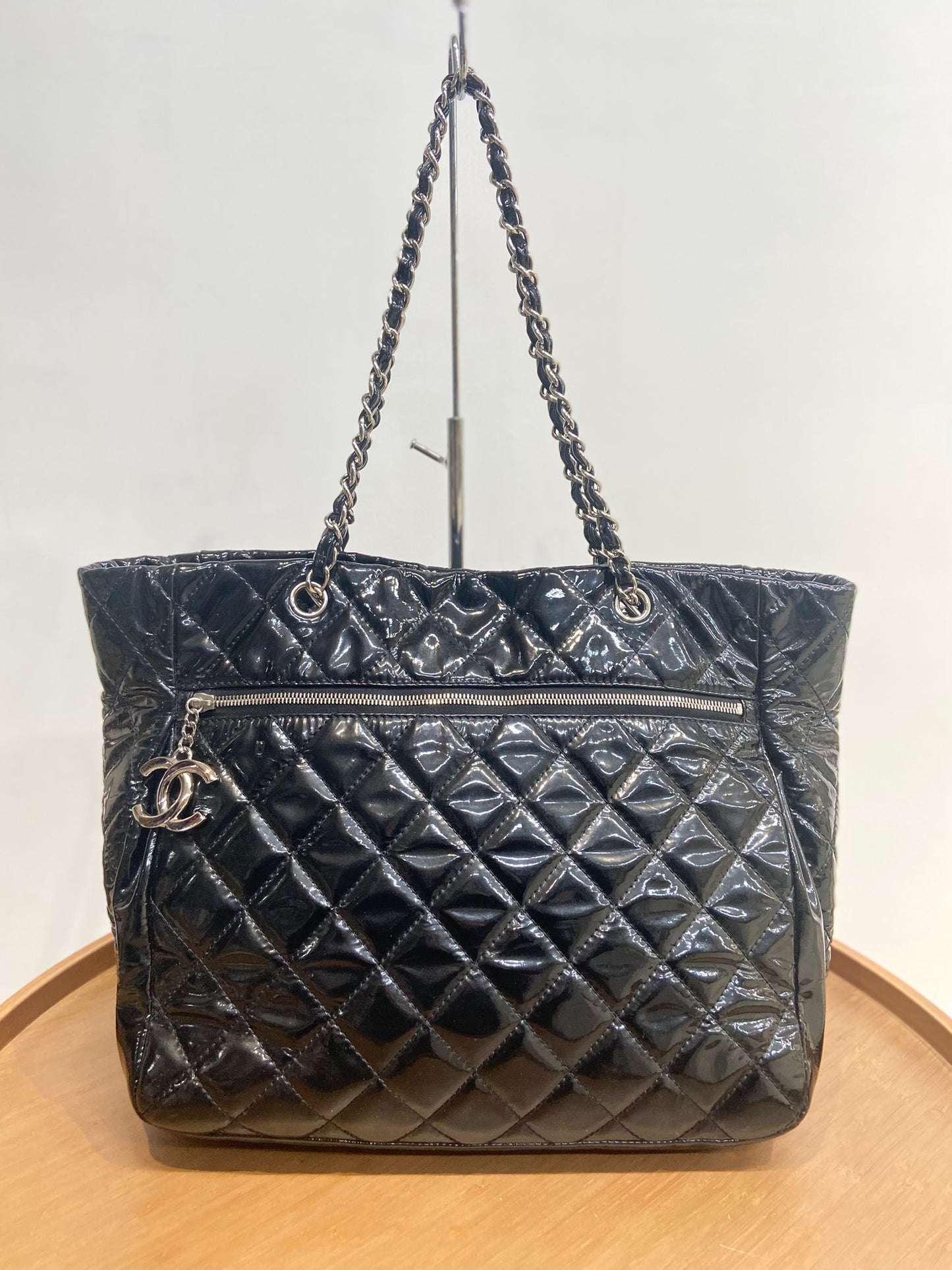 Chanel 黑色漆皮單肩tote