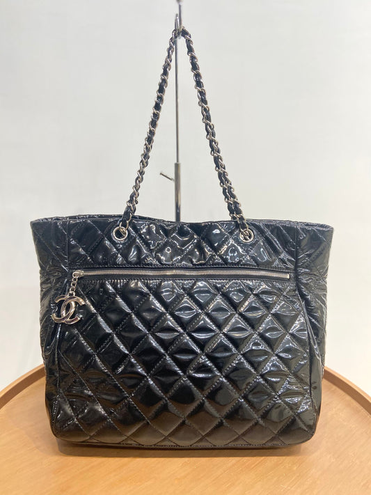Chanel 黑色漆皮單肩tote