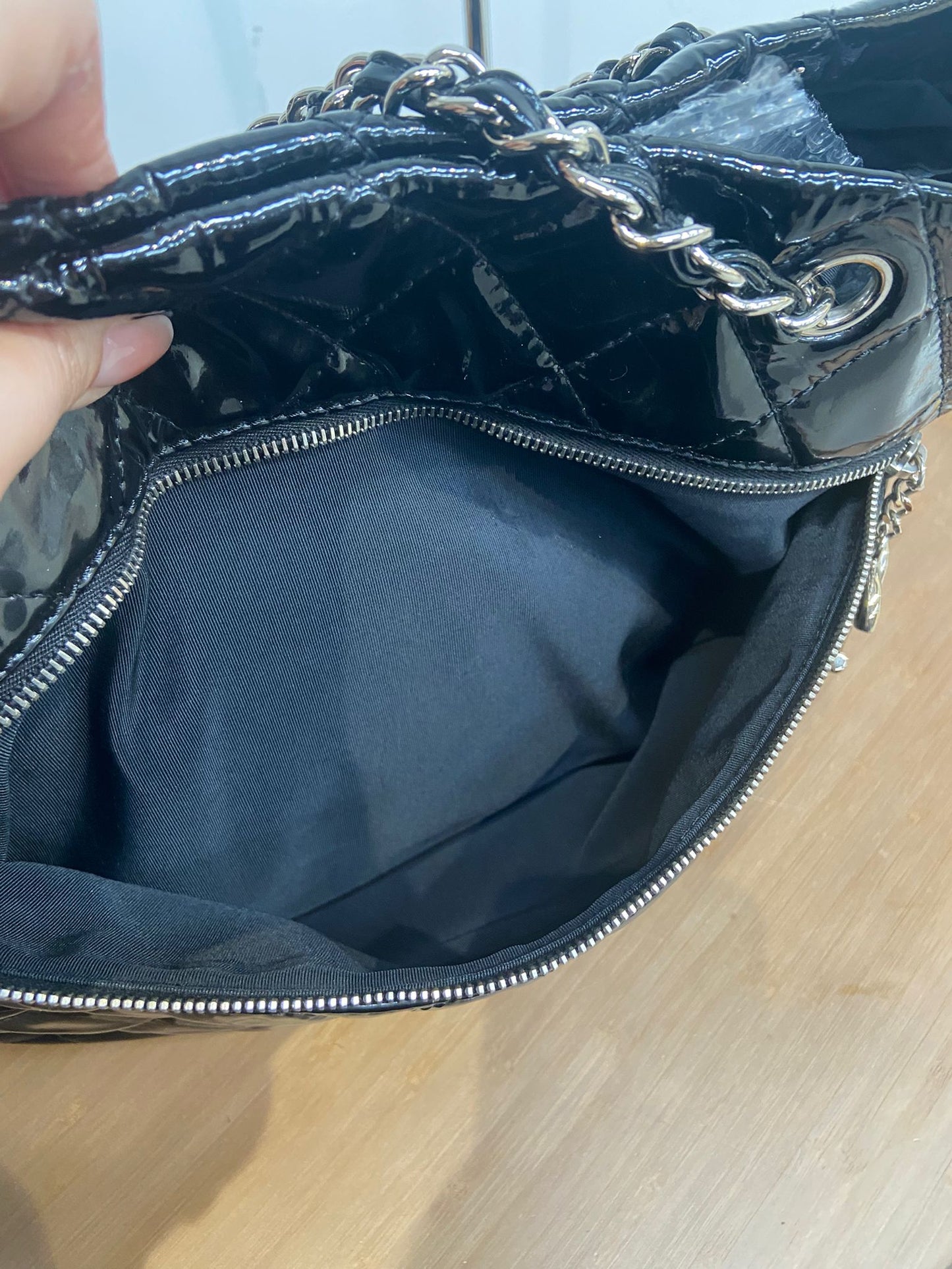 Chanel 黑色漆皮單肩tote