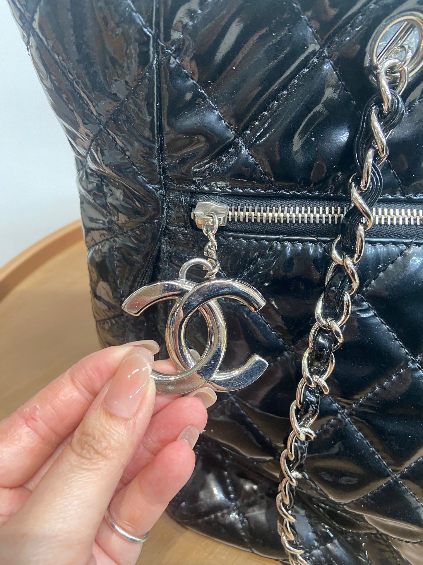 Chanel 黑色漆皮單肩tote