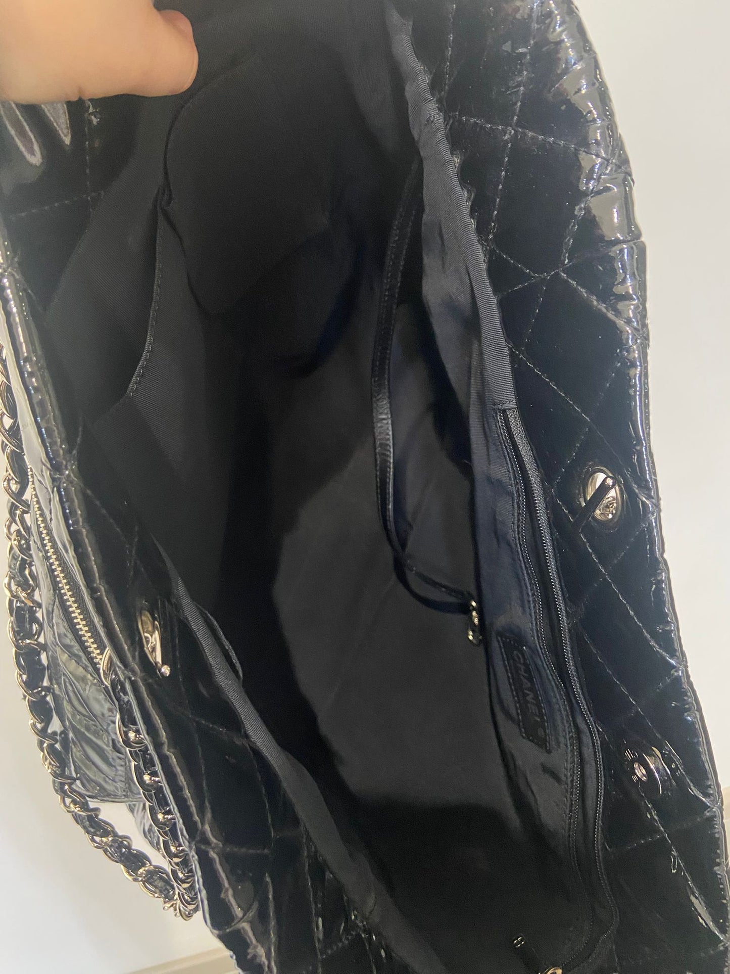 Chanel 黑色漆皮單肩tote