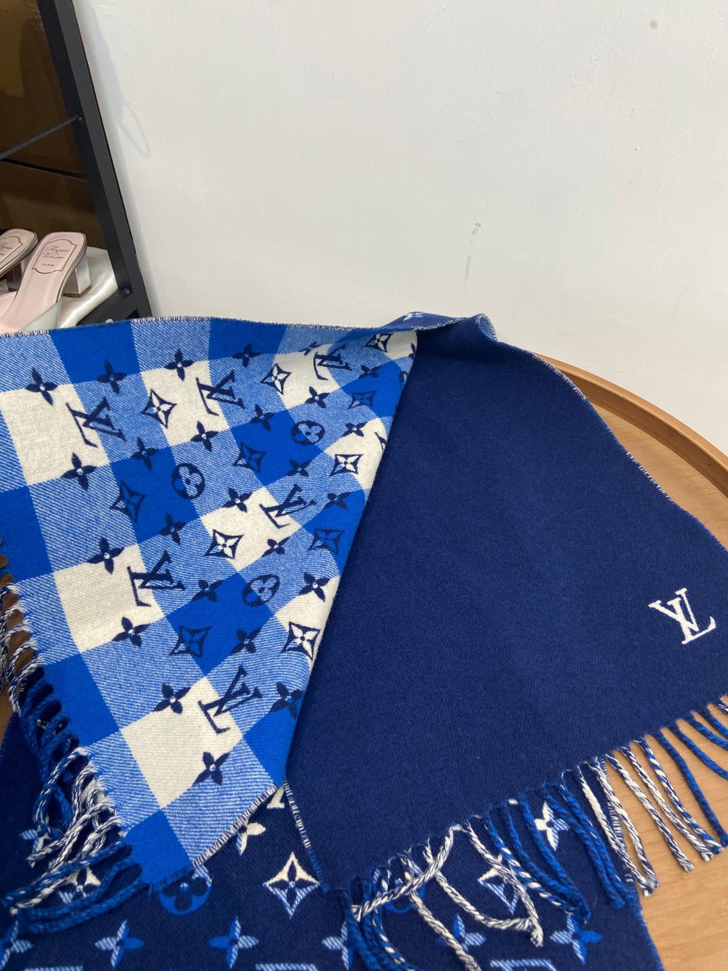 LV 藍色格仔老花頸巾 有盒🥰