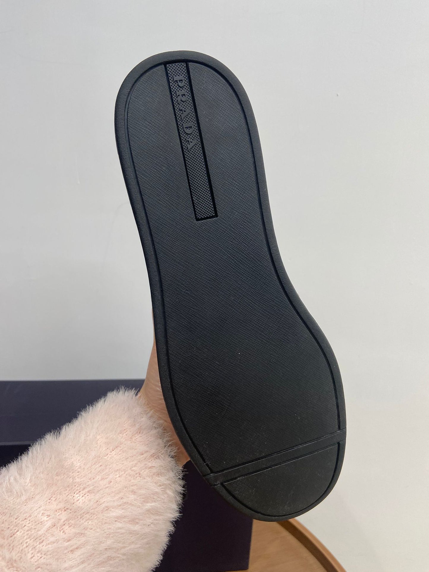 Prada re-nylon 男士黑白運動鞋