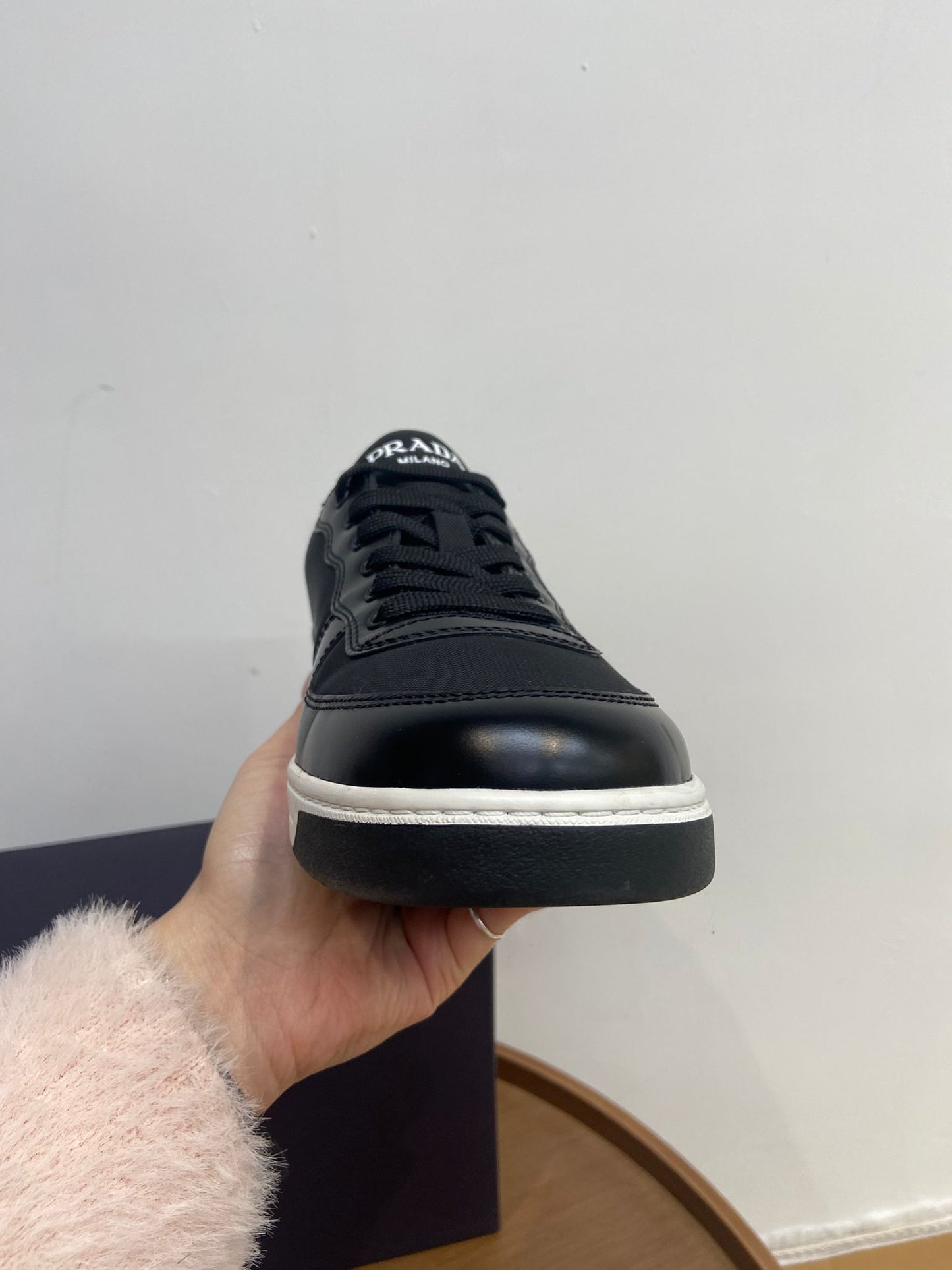 Prada re-nylon 男士黑白運動鞋