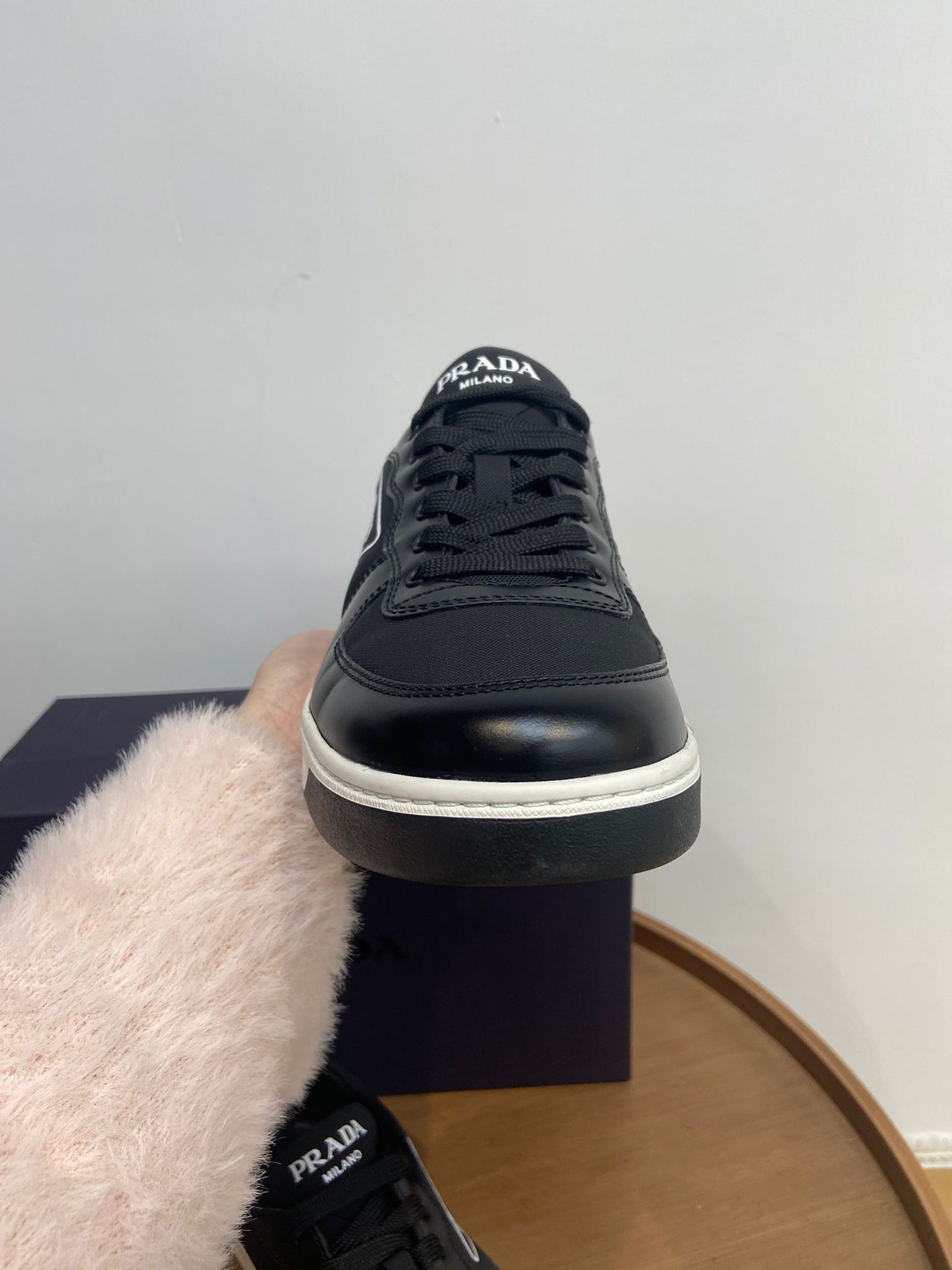 Prada re-nylon 男士黑白運動鞋