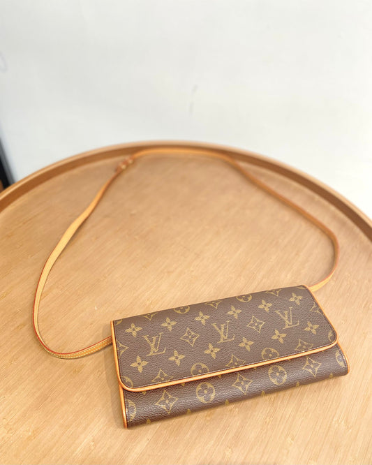LV 信封斜孭袋