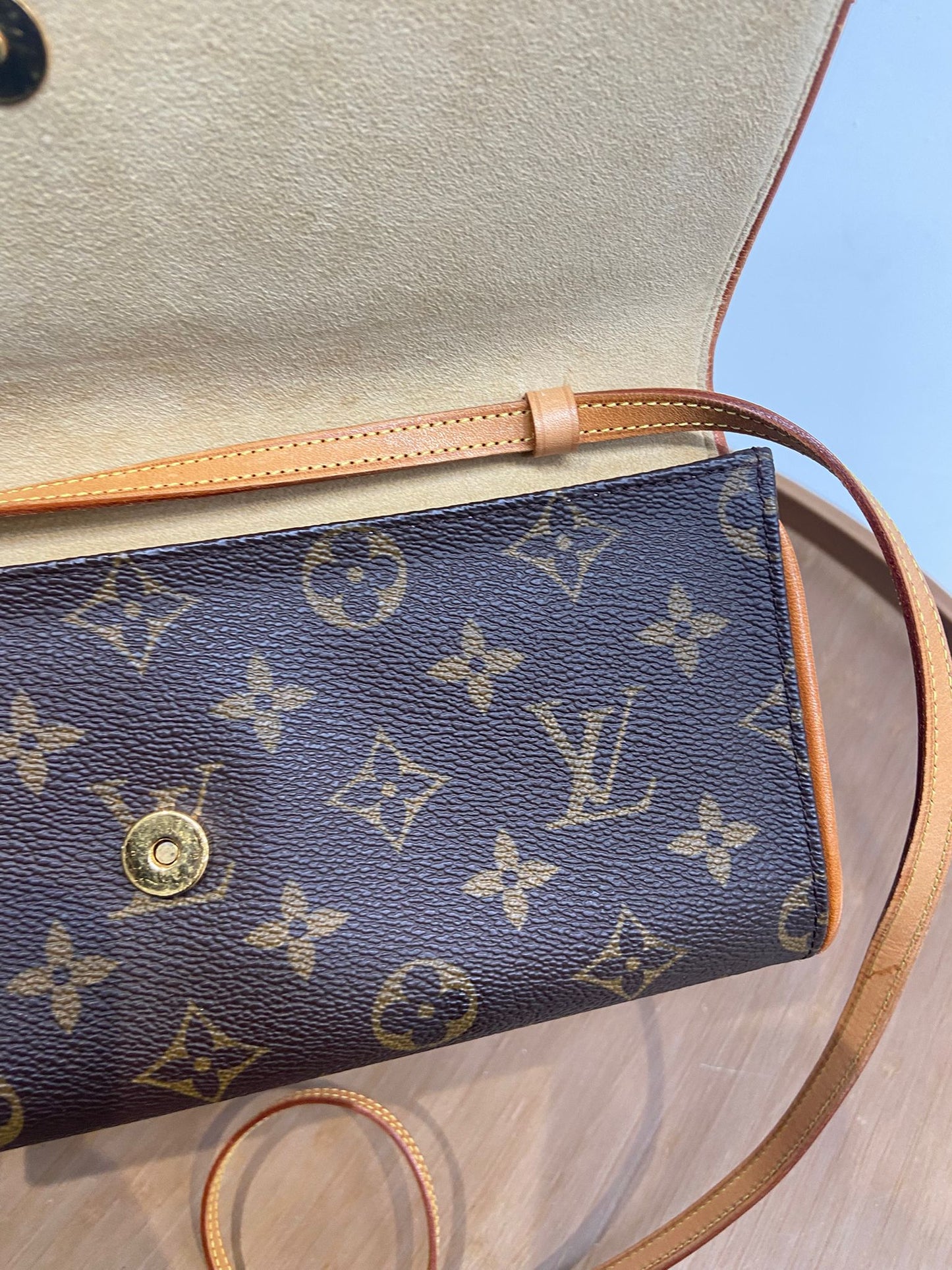 LV 信封斜孭袋