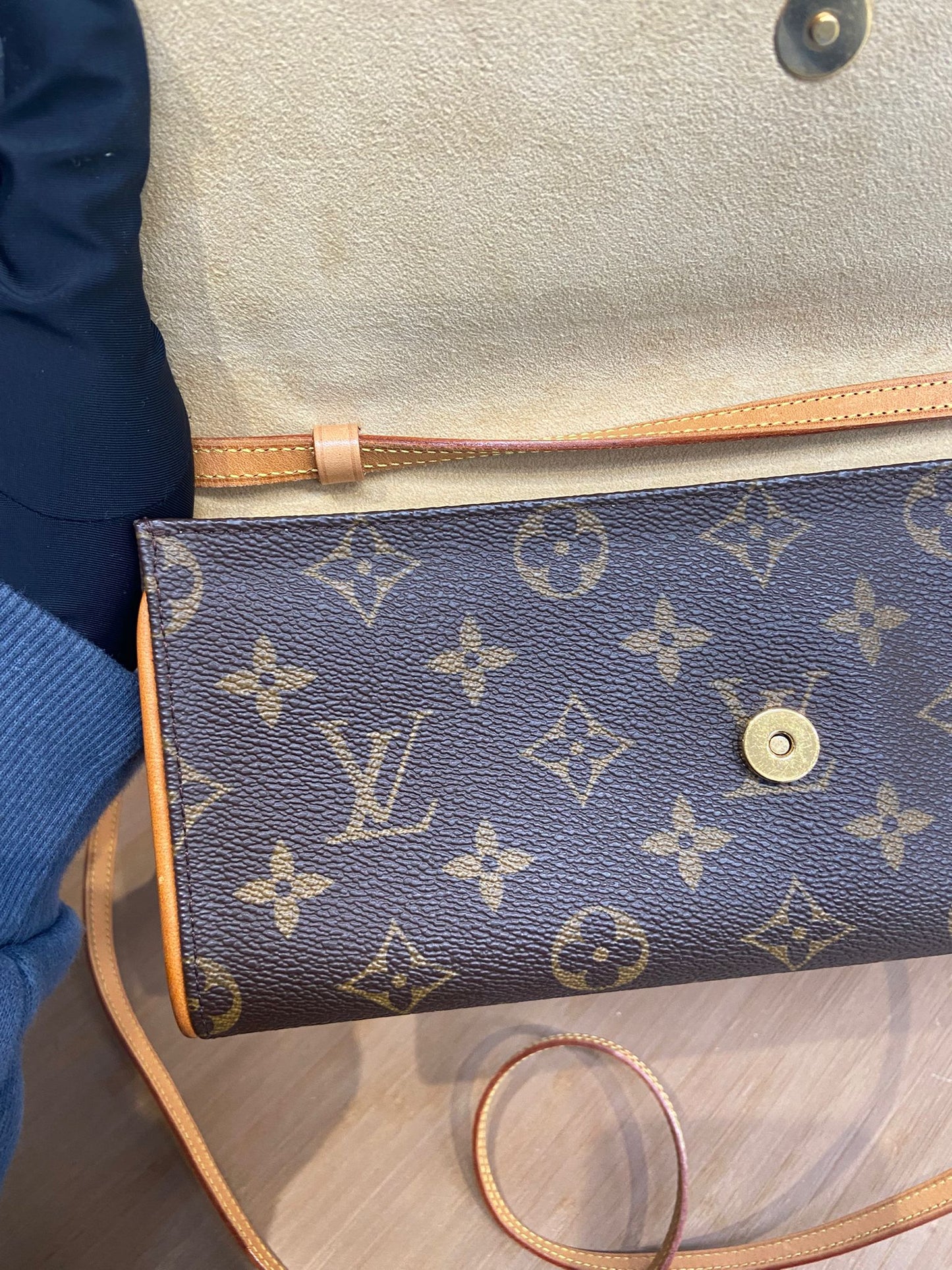 LV 信封斜孭袋