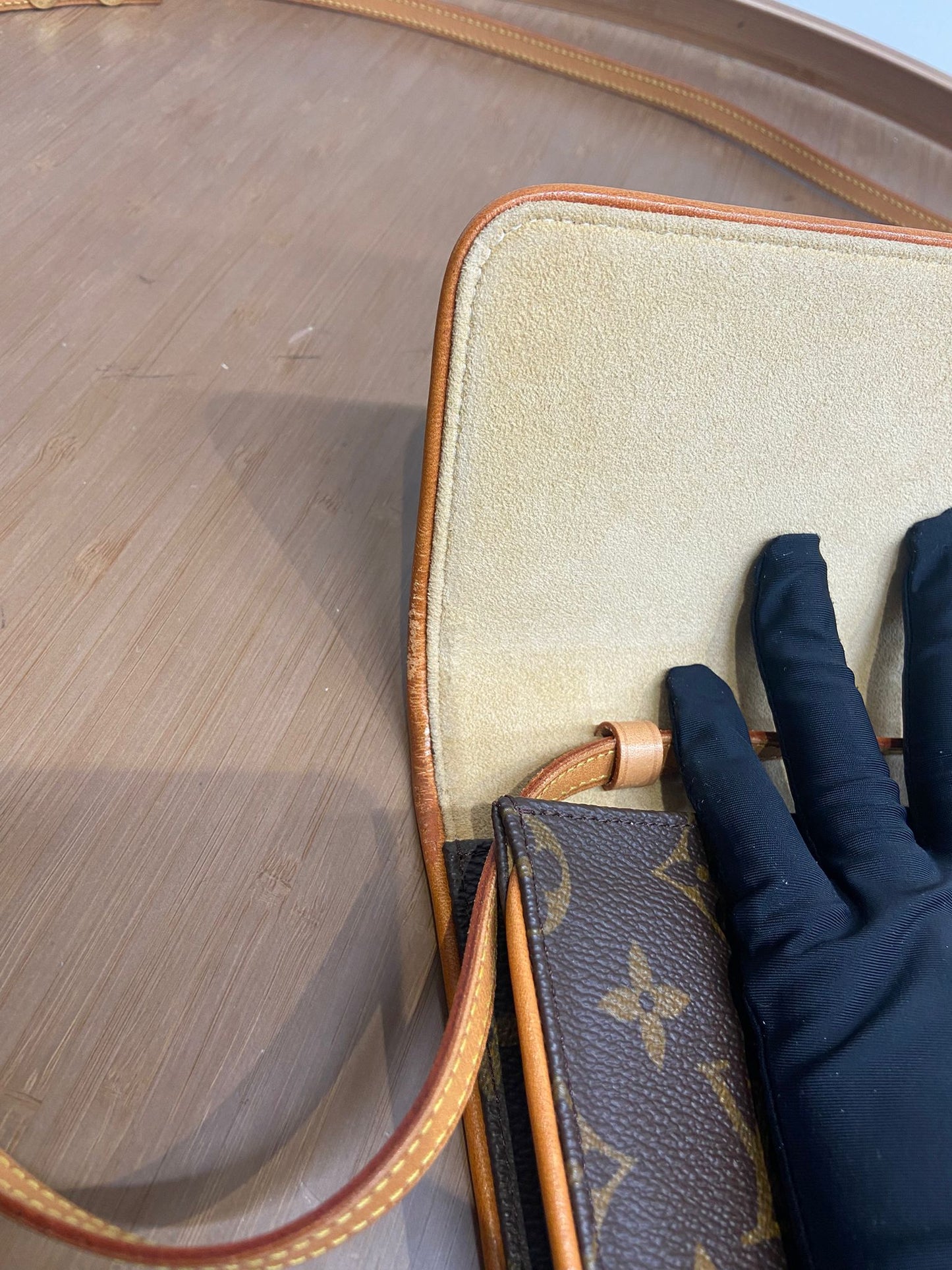 LV 信封斜孭袋