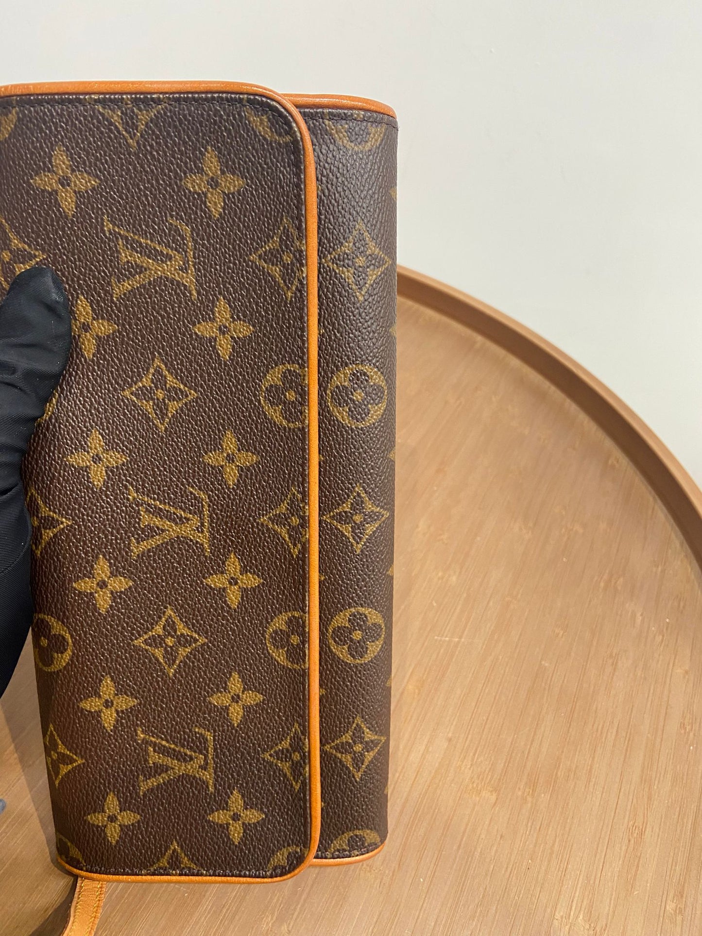 LV 信封斜孭袋