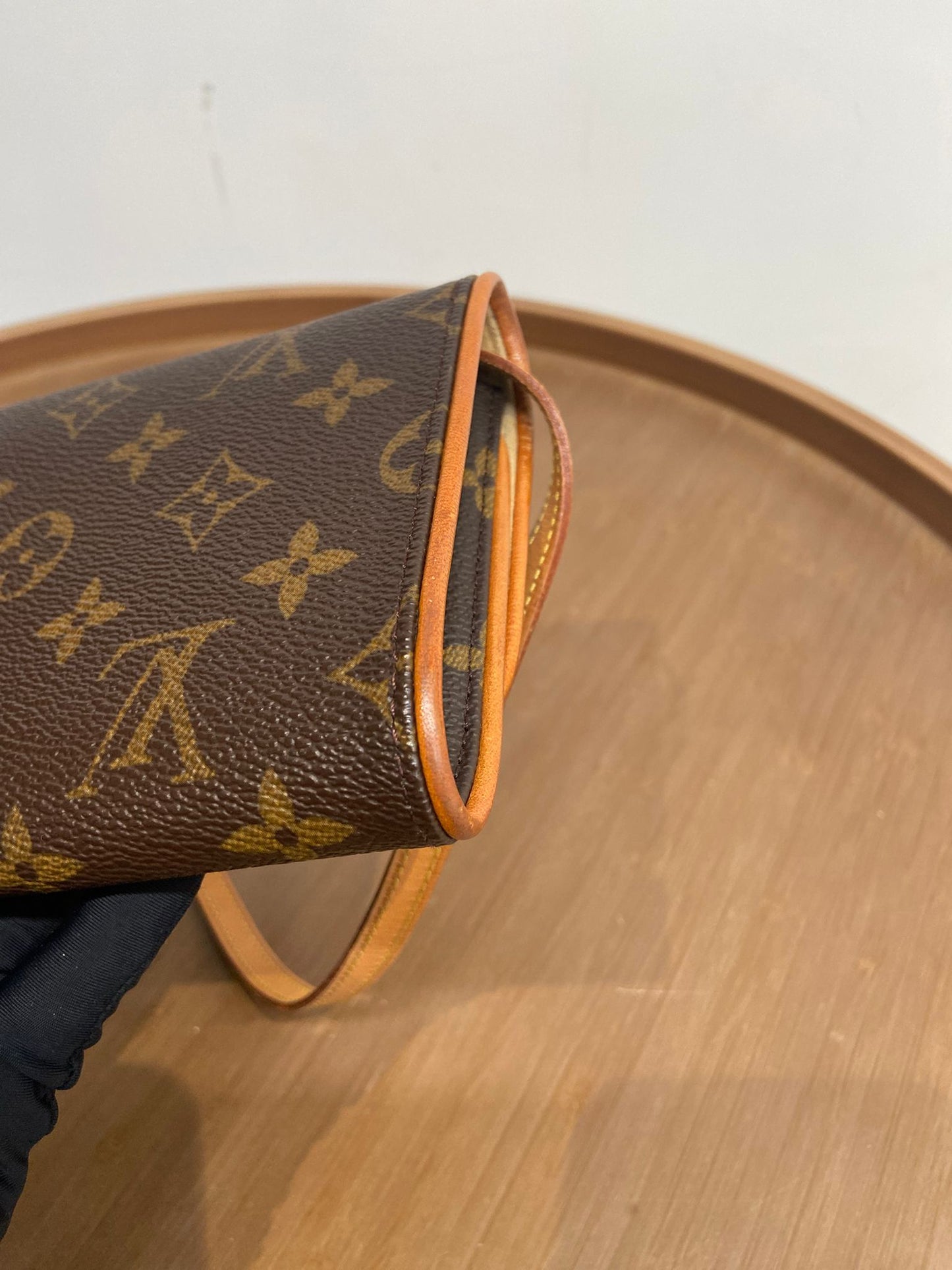 LV 信封斜孭袋