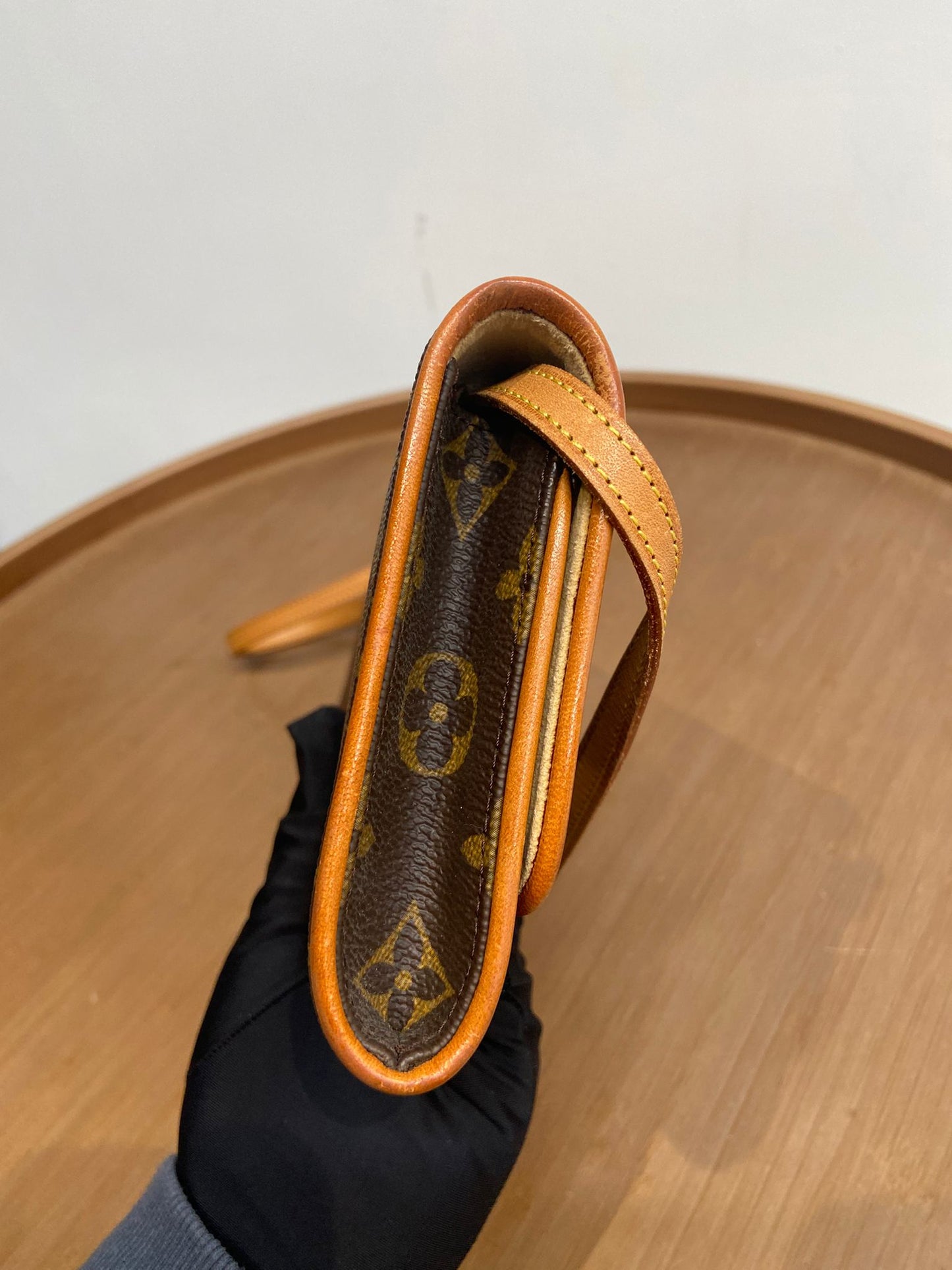 LV 信封斜孭袋