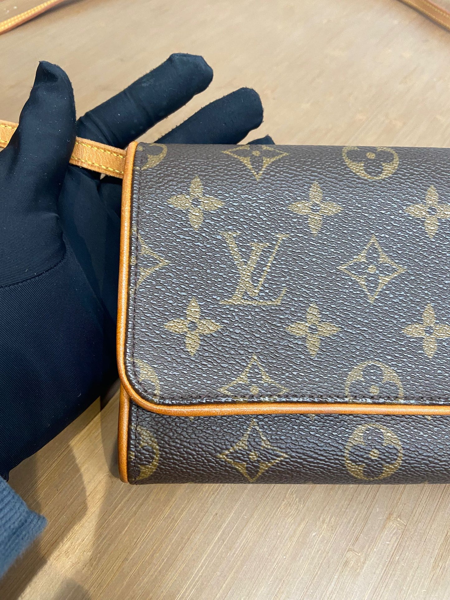 LV 信封斜孭袋