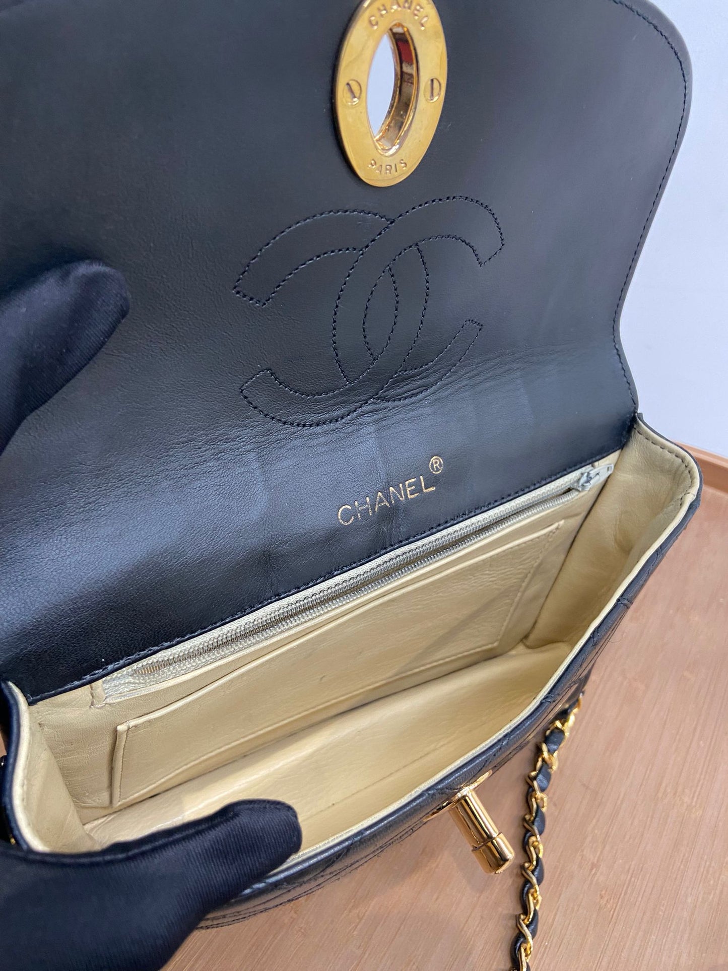 Chanel 黑金大cc扣信封包