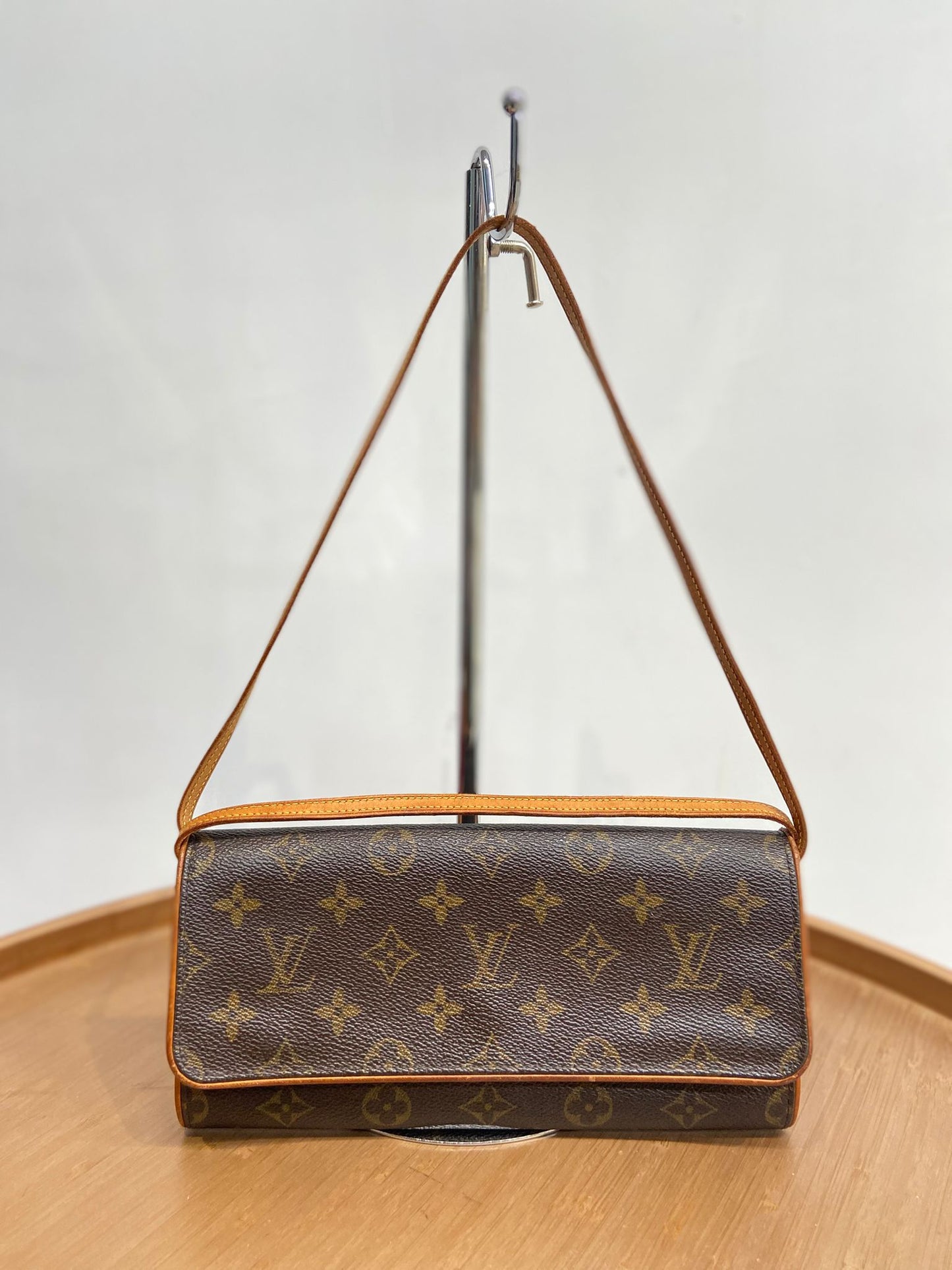 LV 信封斜孭袋