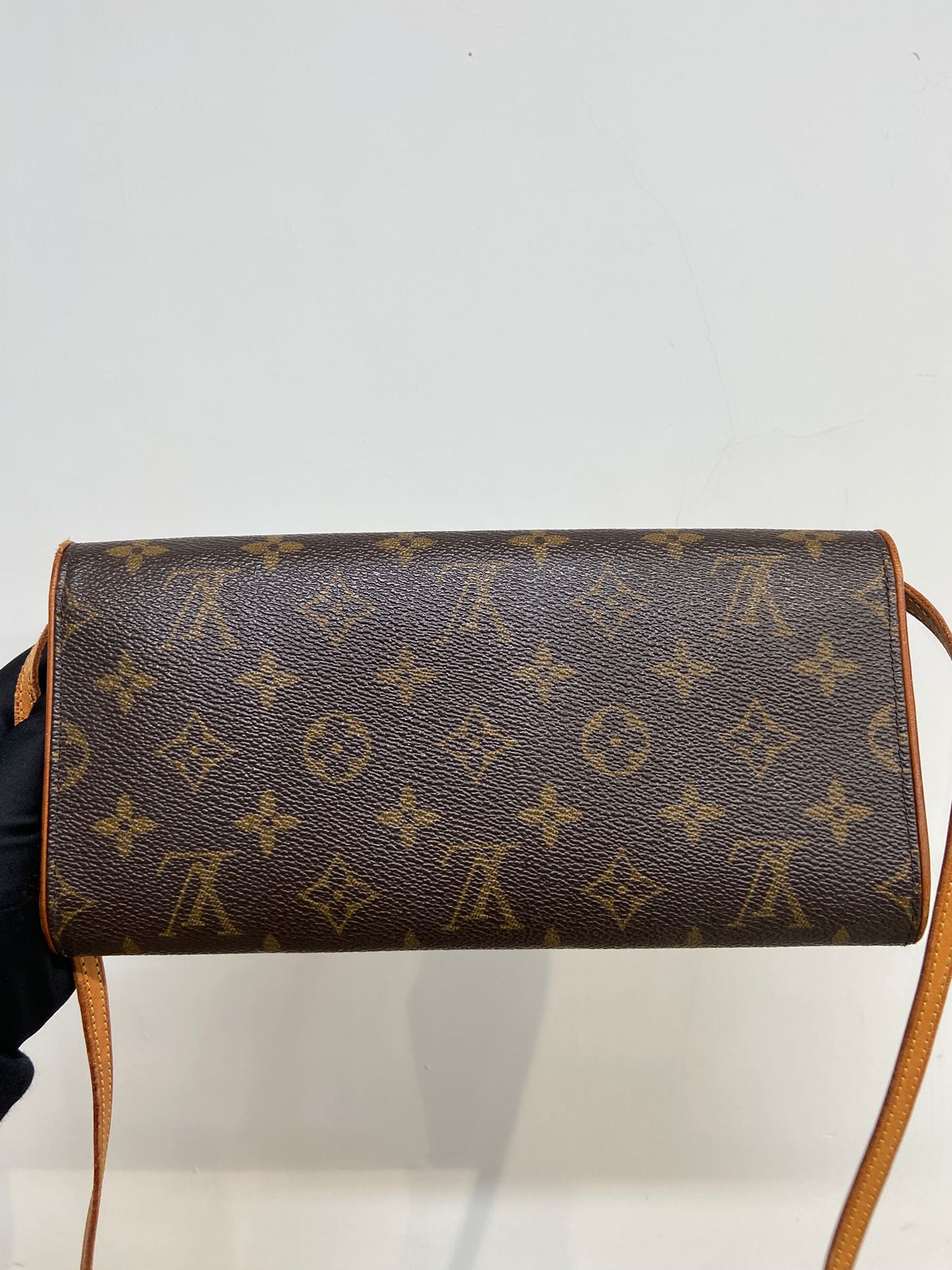 LV 信封斜孭袋