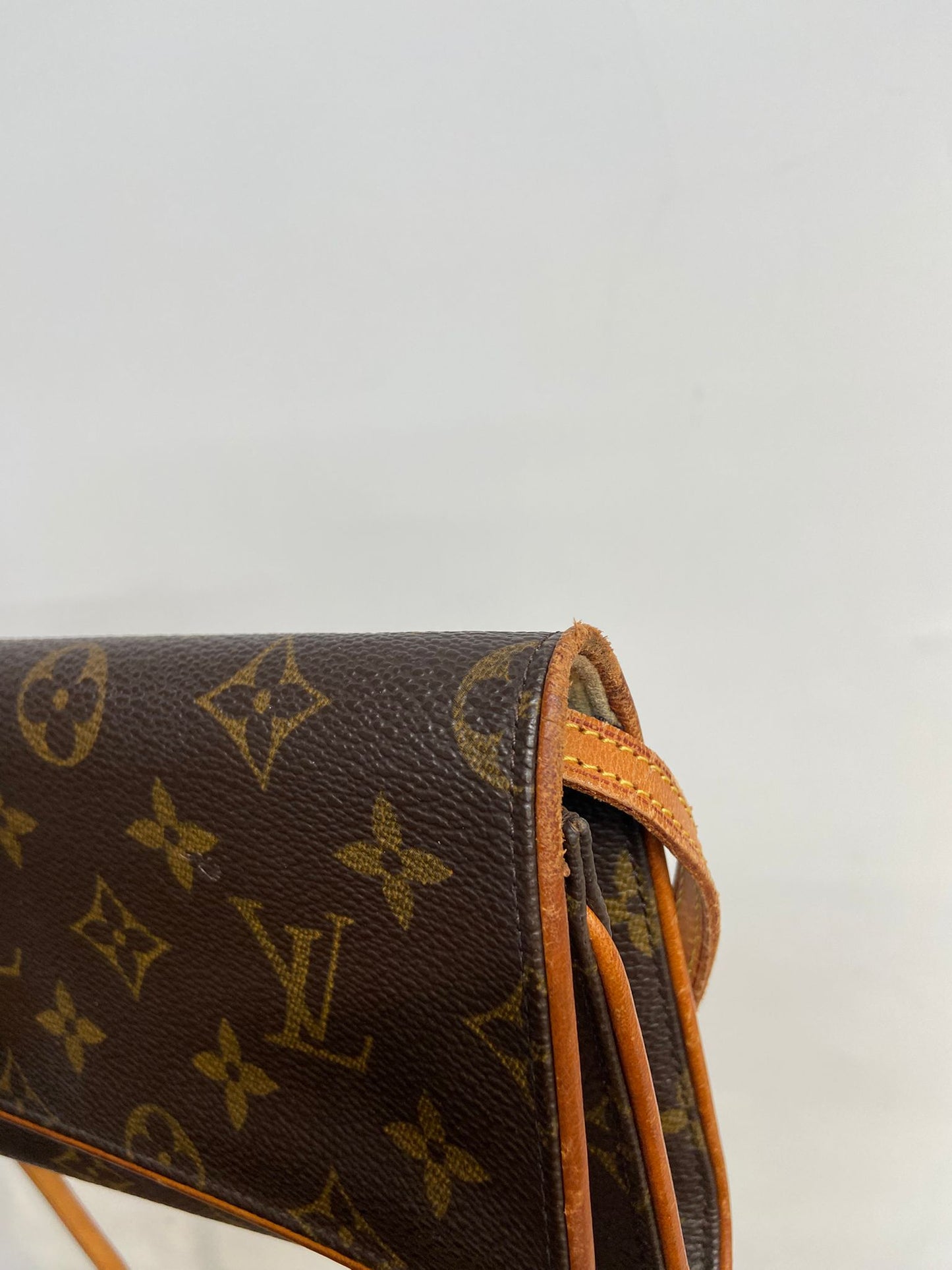 LV 信封斜孭袋