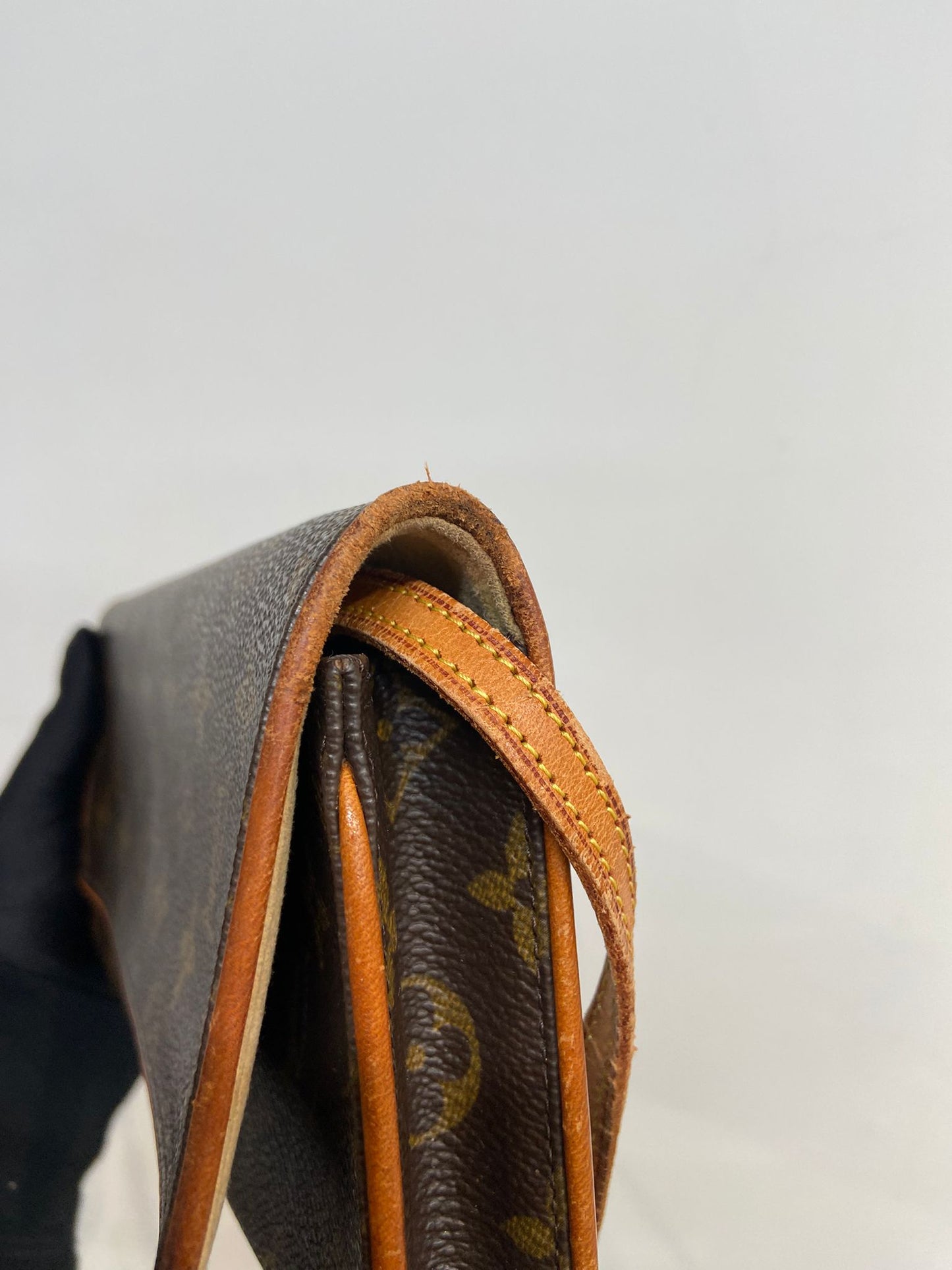 LV 信封斜孭袋