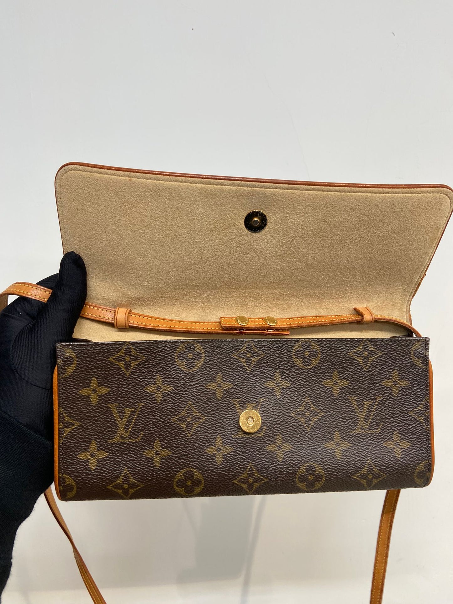 LV 信封斜孭袋