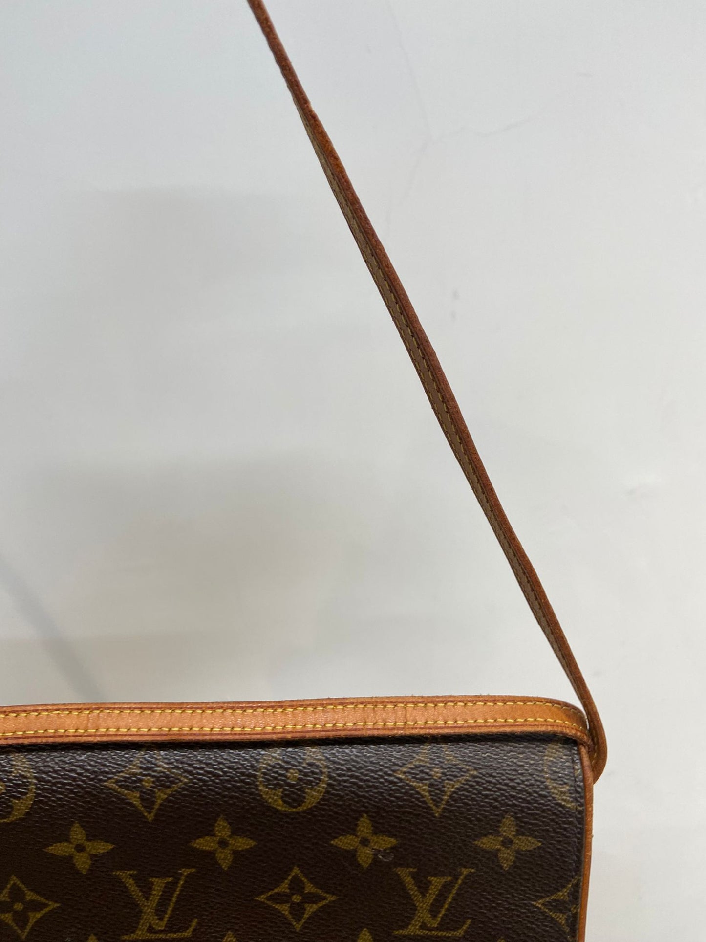 LV 信封斜孭袋