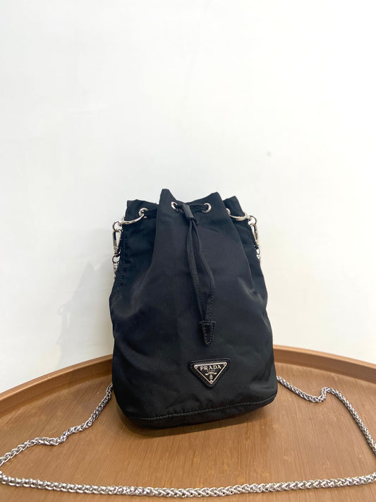 Prada 黑色尼龍索繩袋