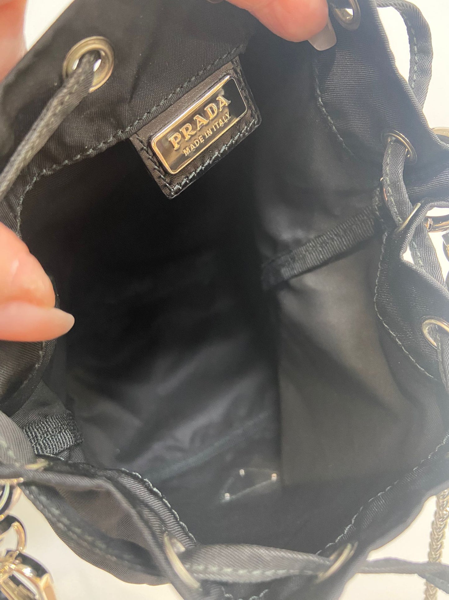 Prada 黑色尼龍索繩袋