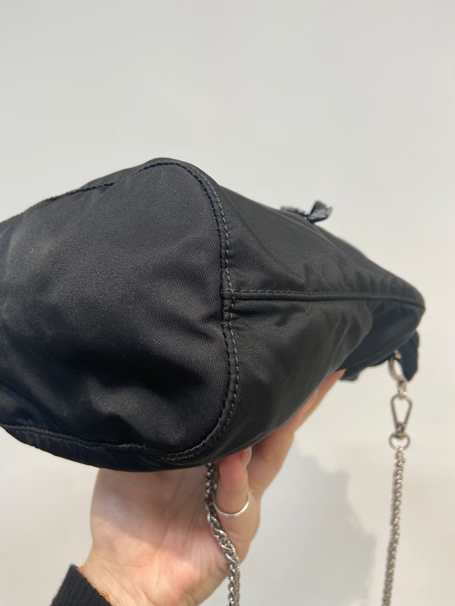Prada 黑色尼龍索繩袋