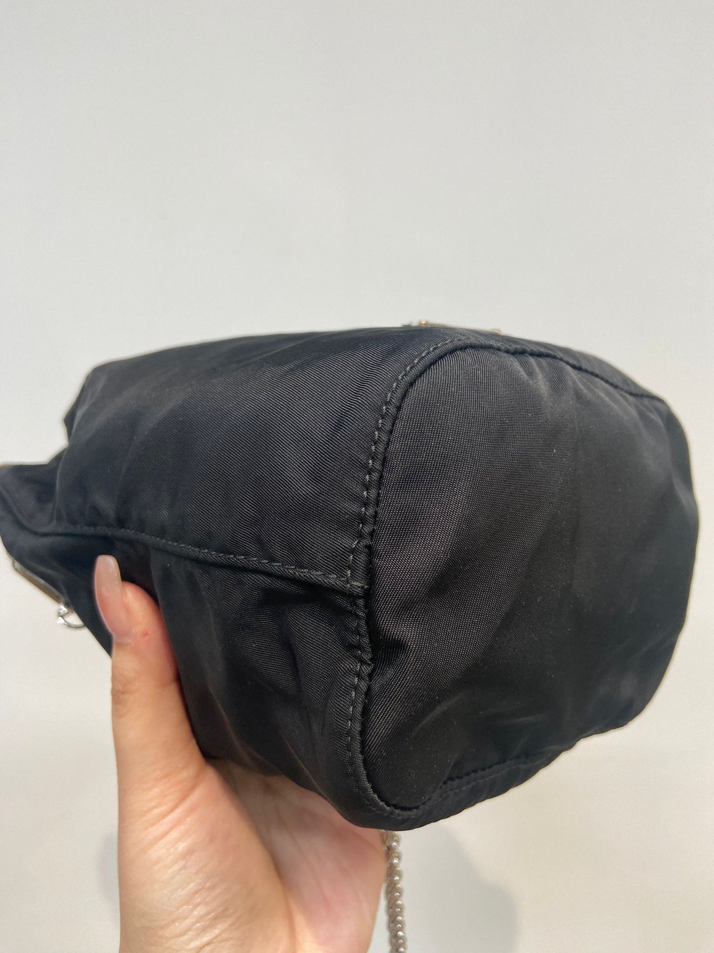 Prada 黑色尼龍索繩袋