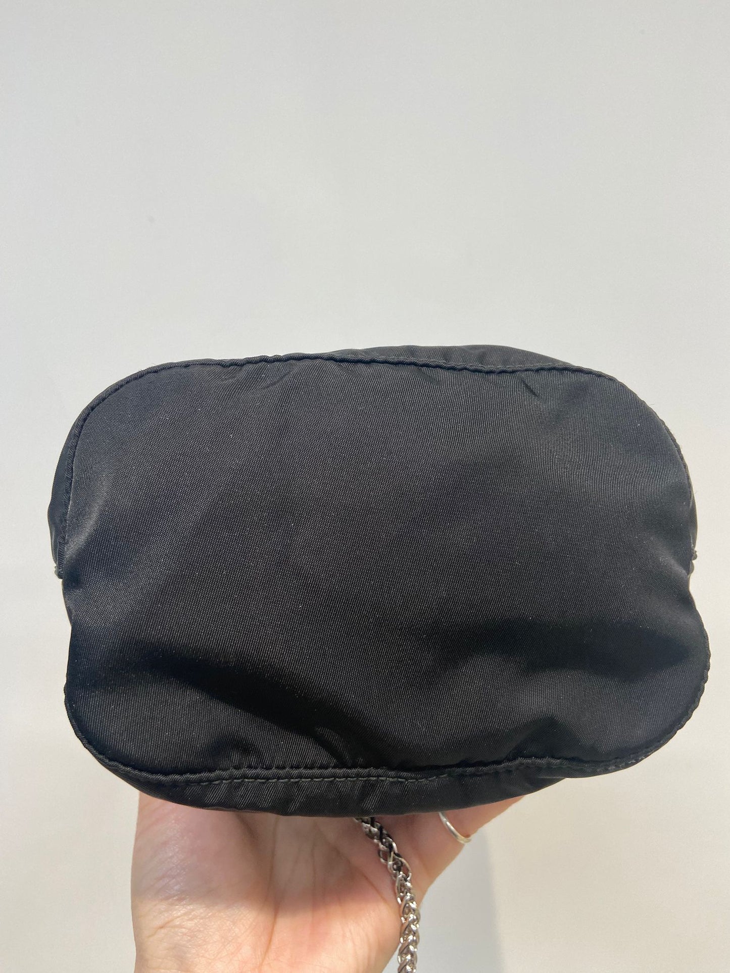 Prada 黑色尼龍索繩袋