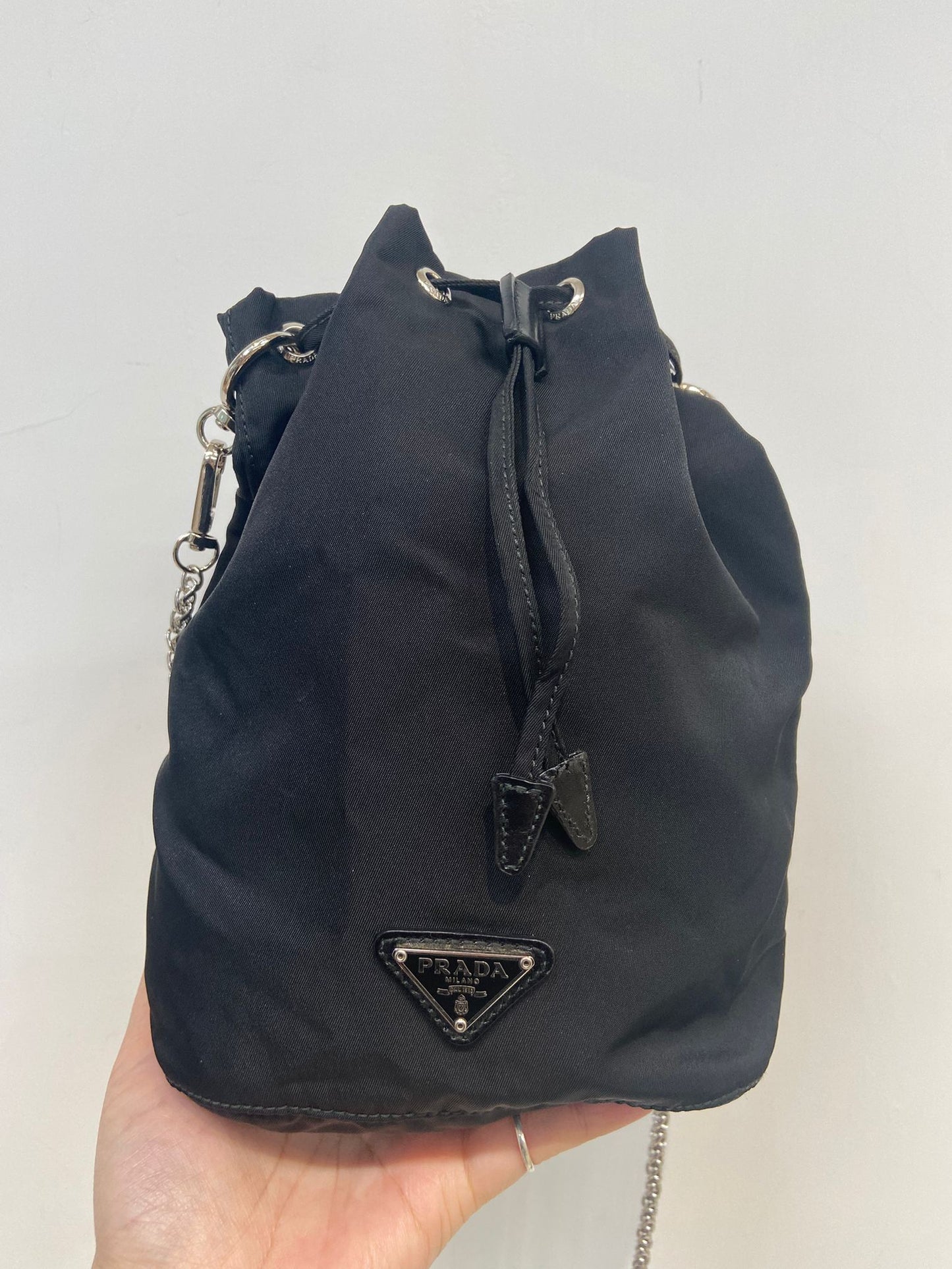 Prada 黑色尼龍索繩袋