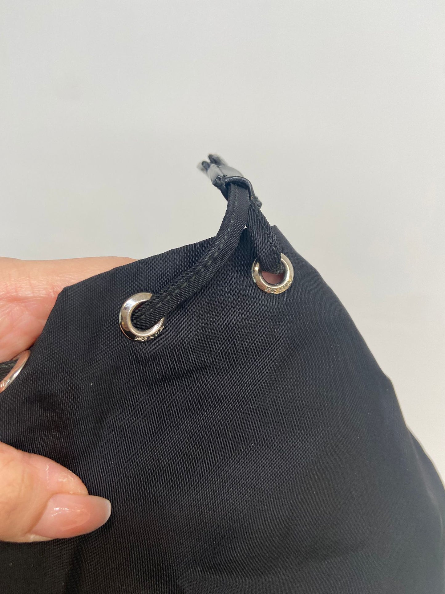 Prada 黑色尼龍索繩袋