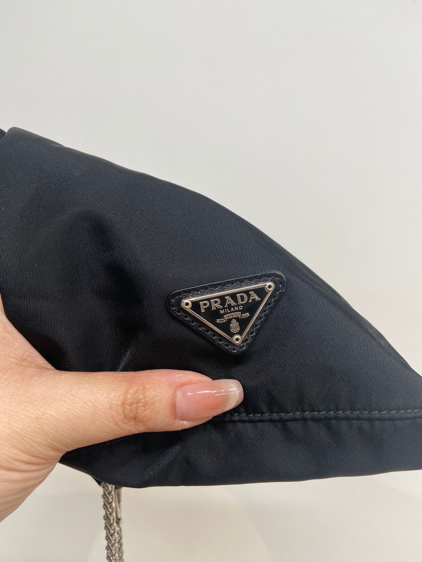 Prada 黑色尼龍索繩袋